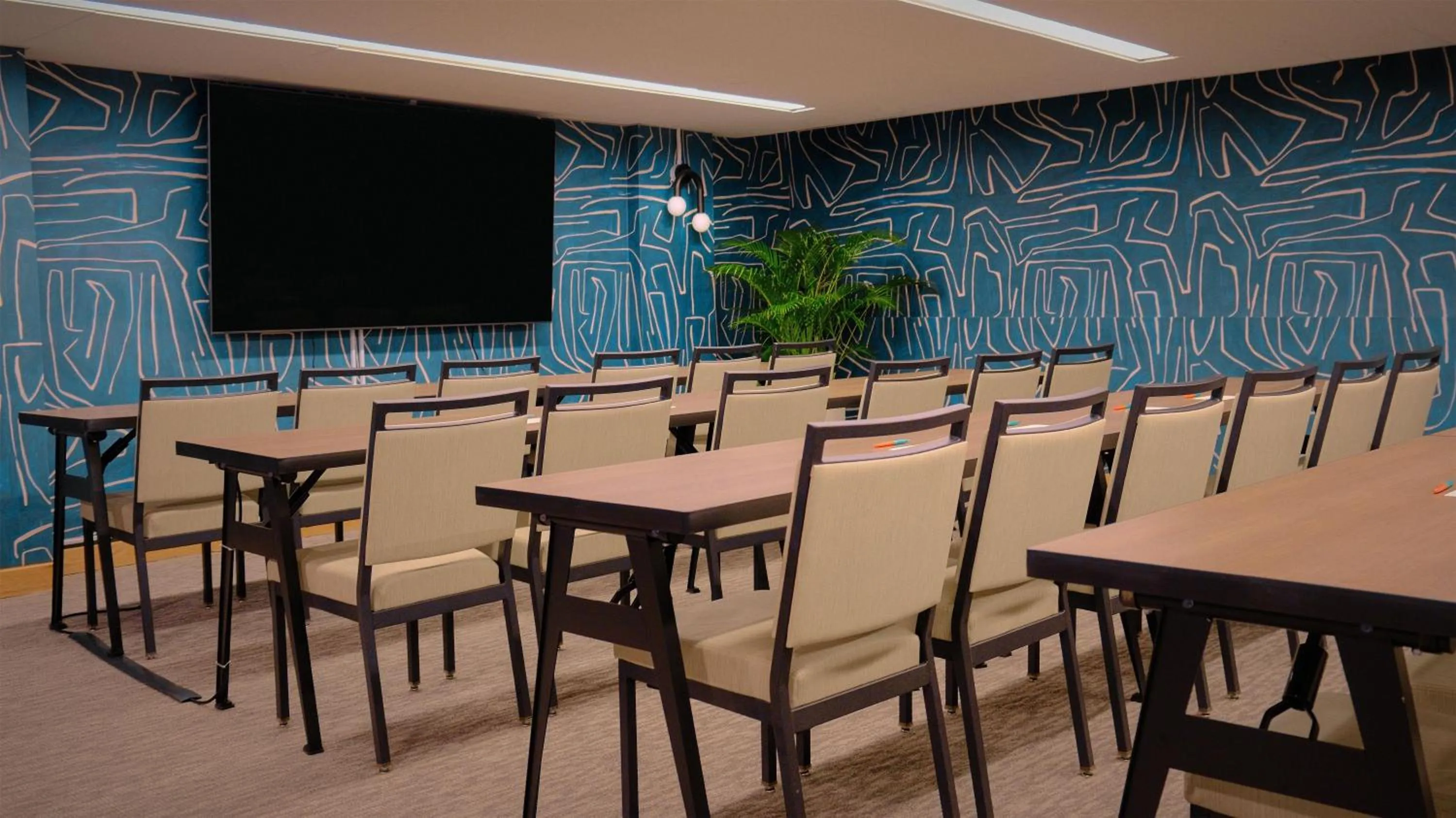 Meeting/conference room in The Ambassador of Waikiki, Tapestry Collection by Hilton