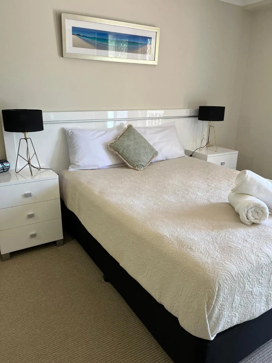 Bedroom, Bed in Sea Mist Palms