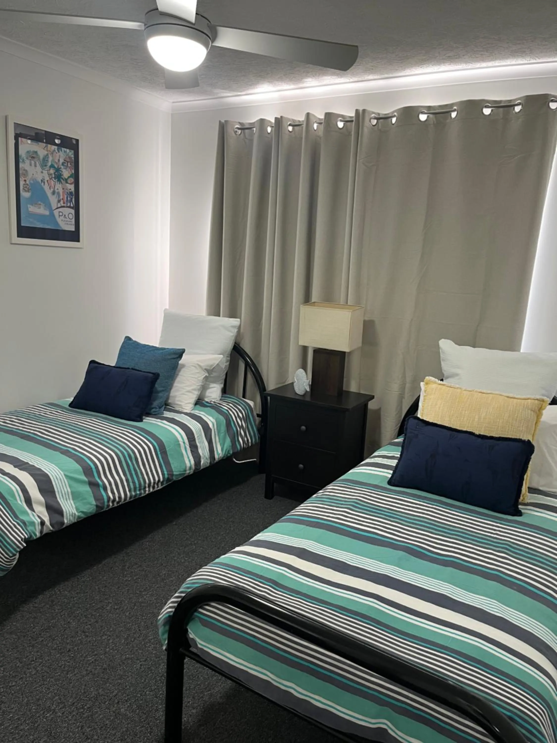 Bedroom, Bed in Sea Mist Palms