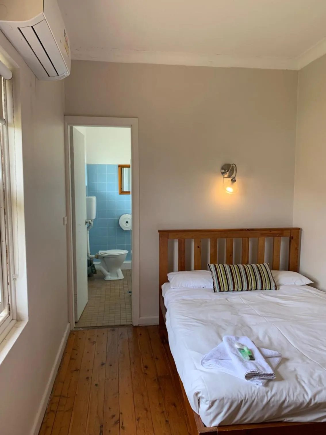 Bed in Burwood Bed and Breakfast