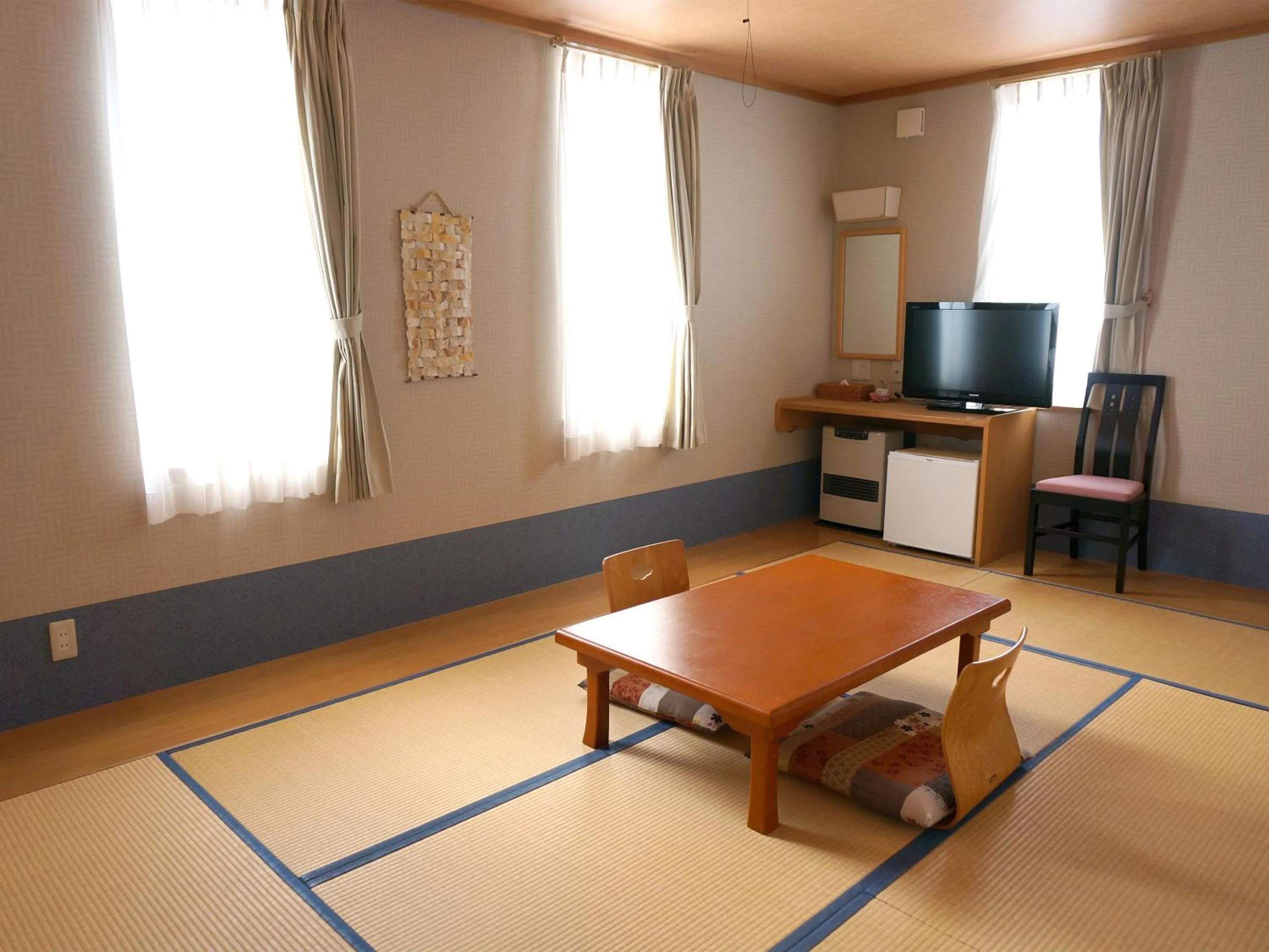 Photo of the whole room in Petit Hotel Blaneneige