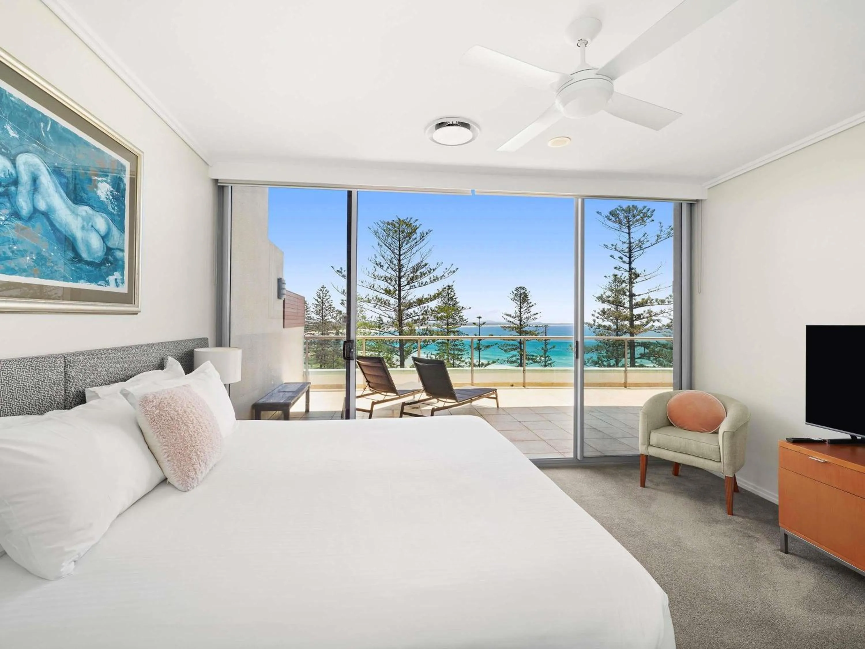 Bedroom, Bed in Mantra The Observatory