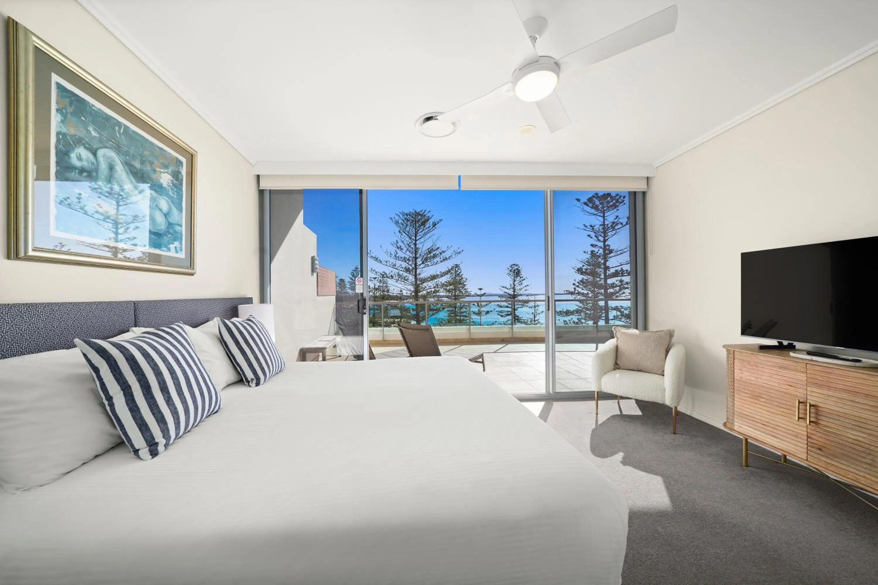 Bedroom, Bed in Mantra The Observatory