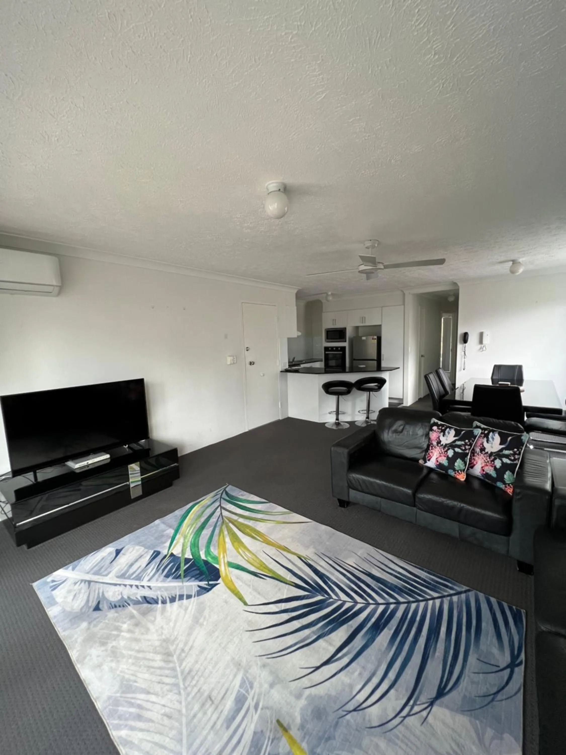 Communal lounge/ TV room in Cascade Gardens Apartments