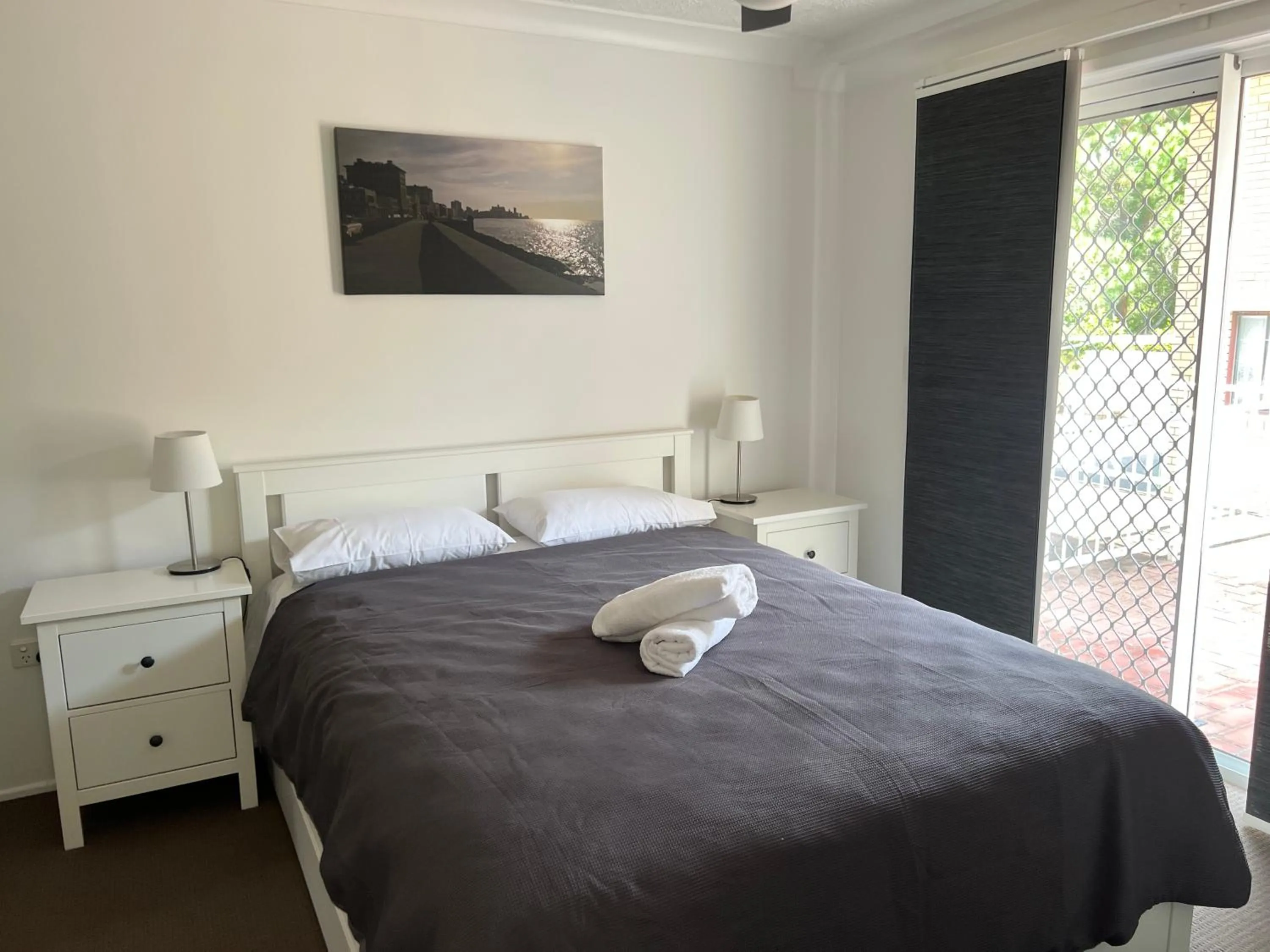 Bedroom, Bed in Cascade Gardens Apartments