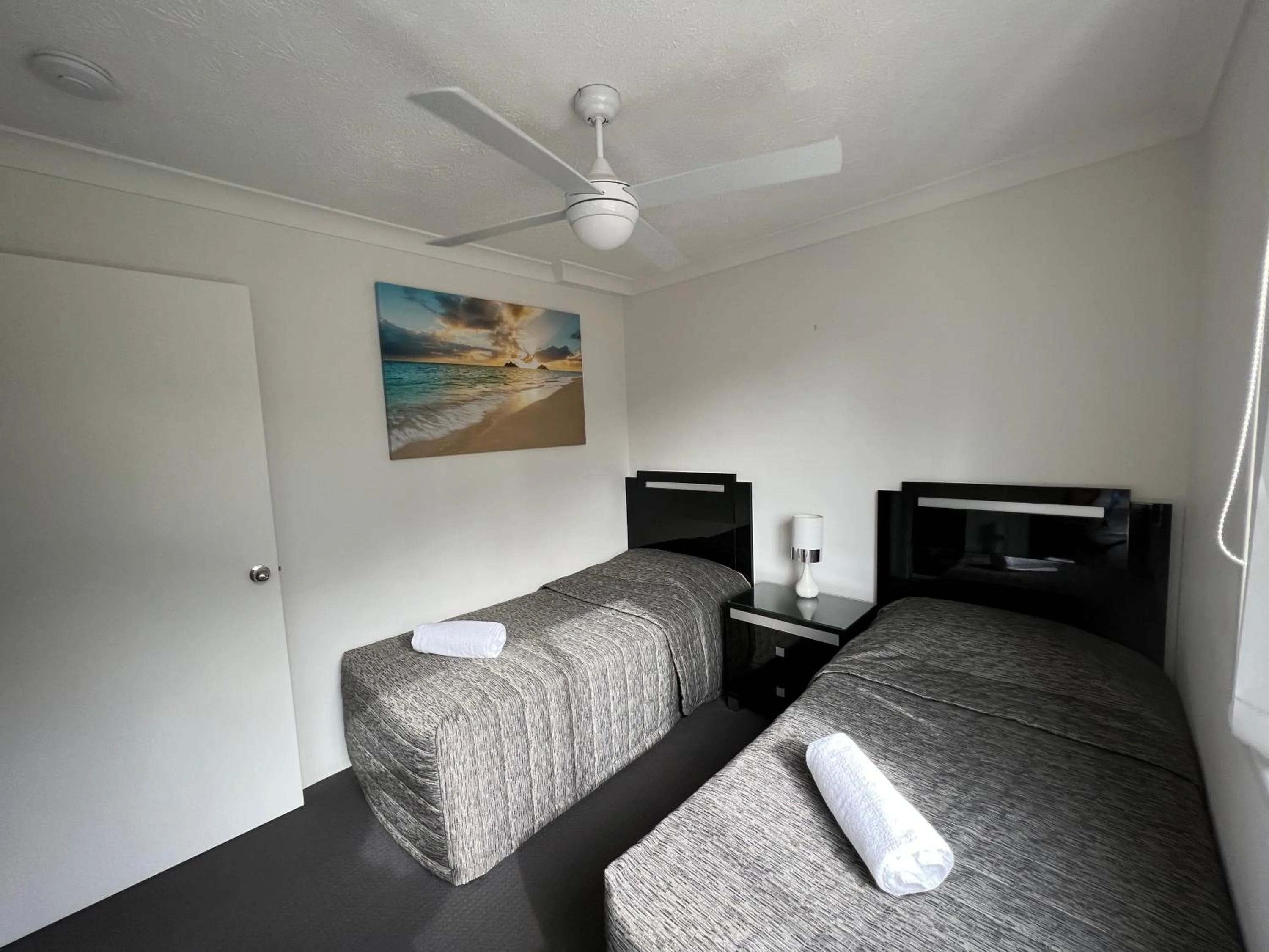 Bedroom, Bed in Cascade Gardens Apartments