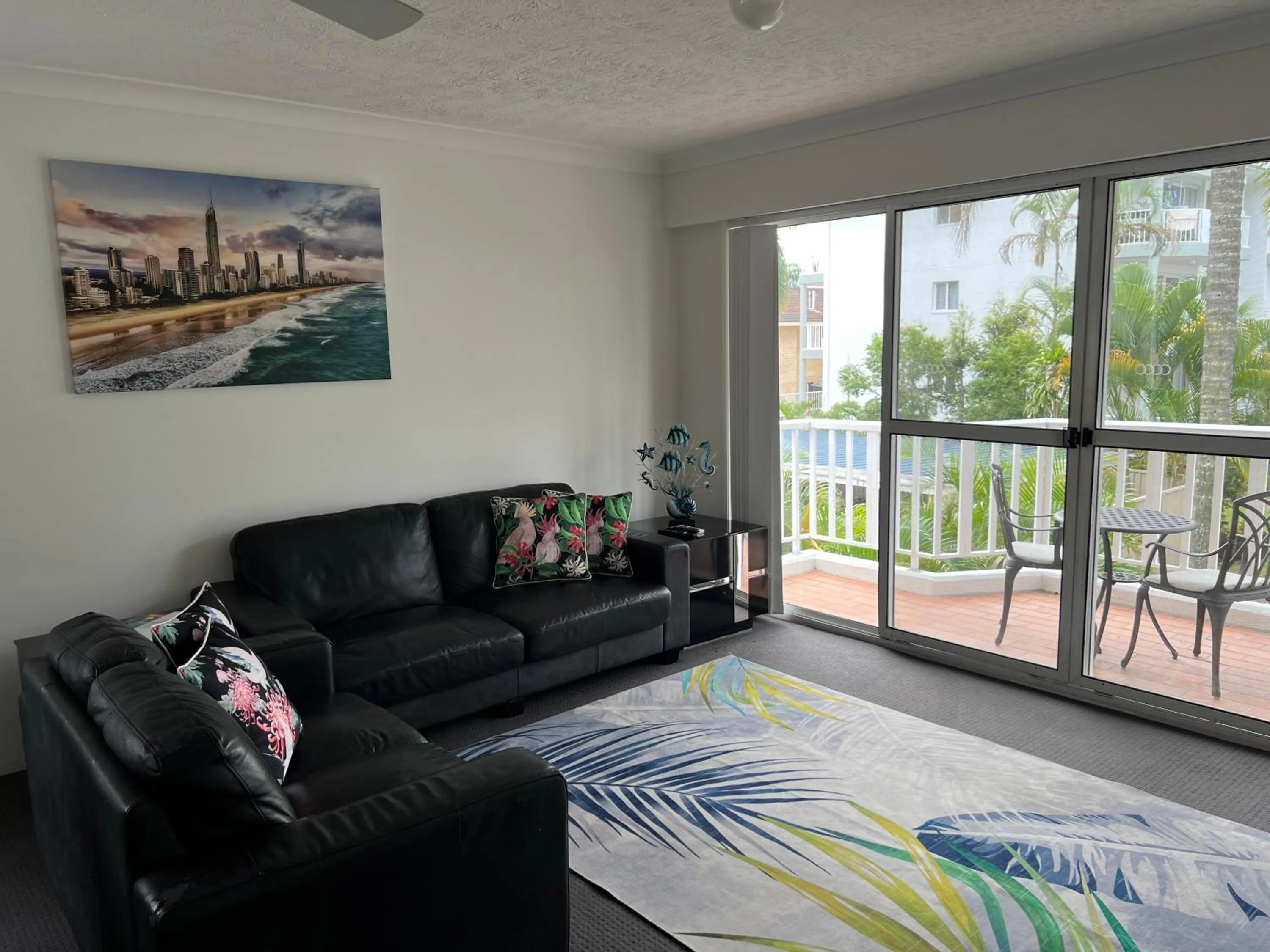 Living room in Cascade Gardens Apartments