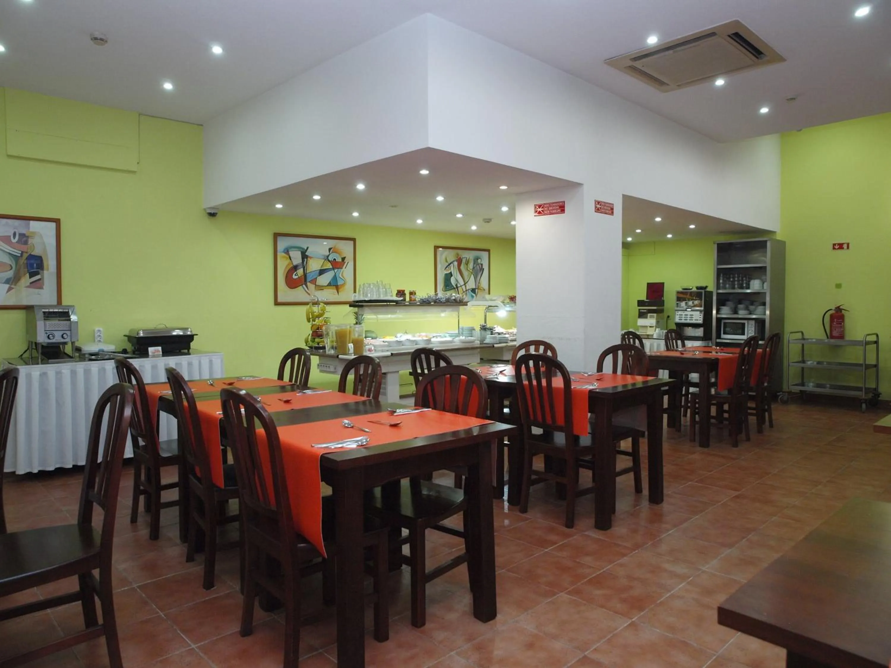 Buffet breakfast in Portimão Center Hotel