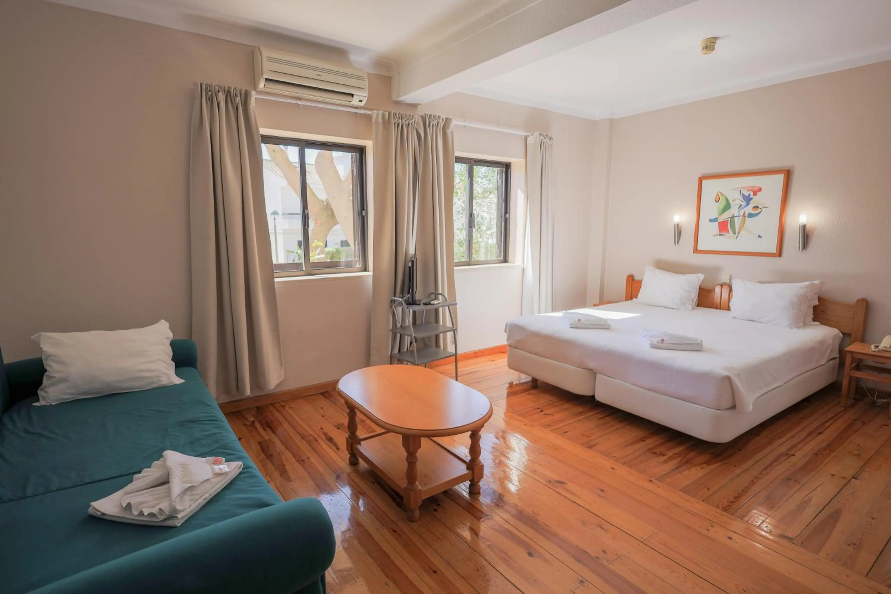 Bedroom, Bed in Portimão Center Hotel by Umbral