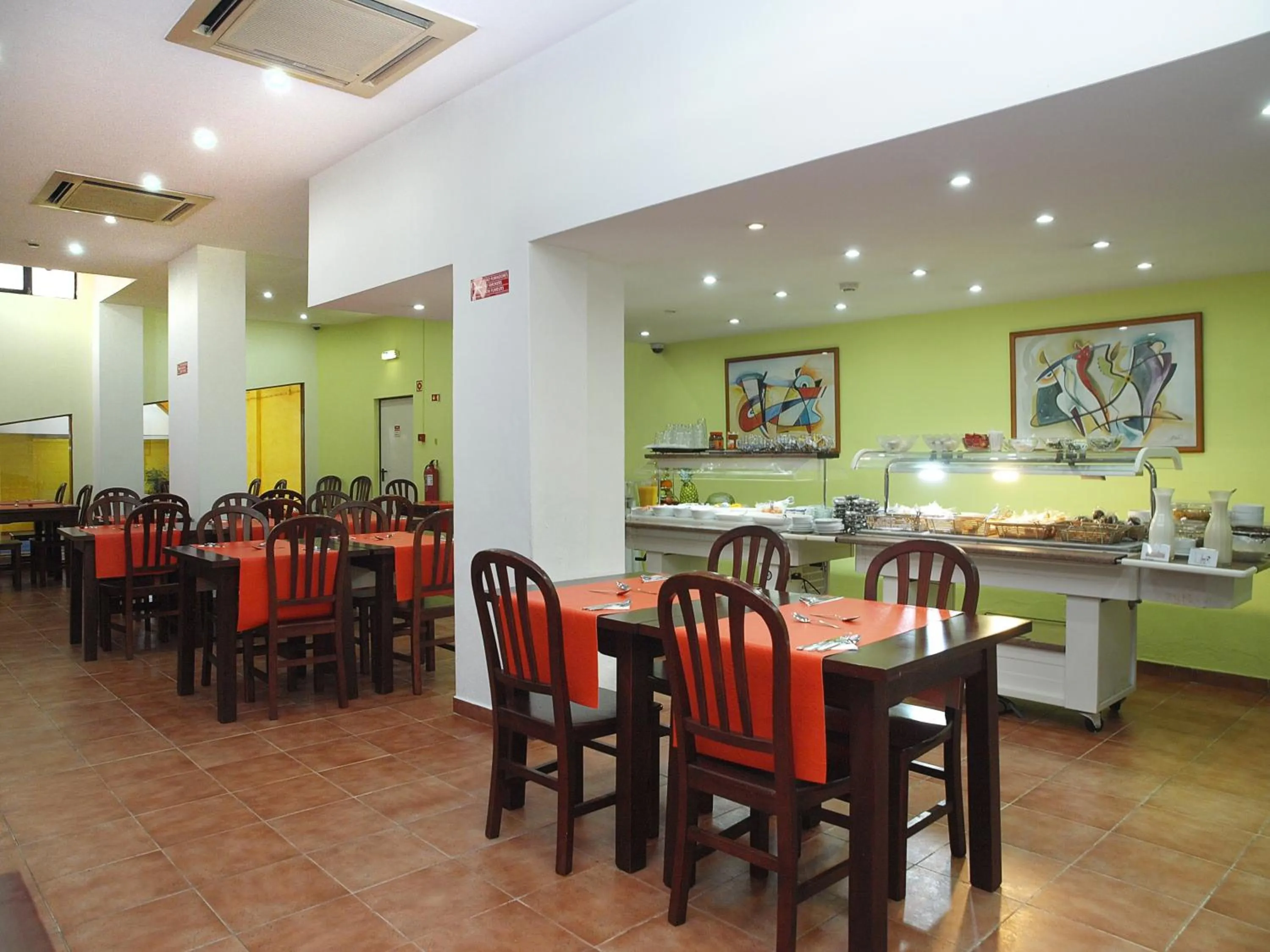 Buffet breakfast in Portimão Center Hotel