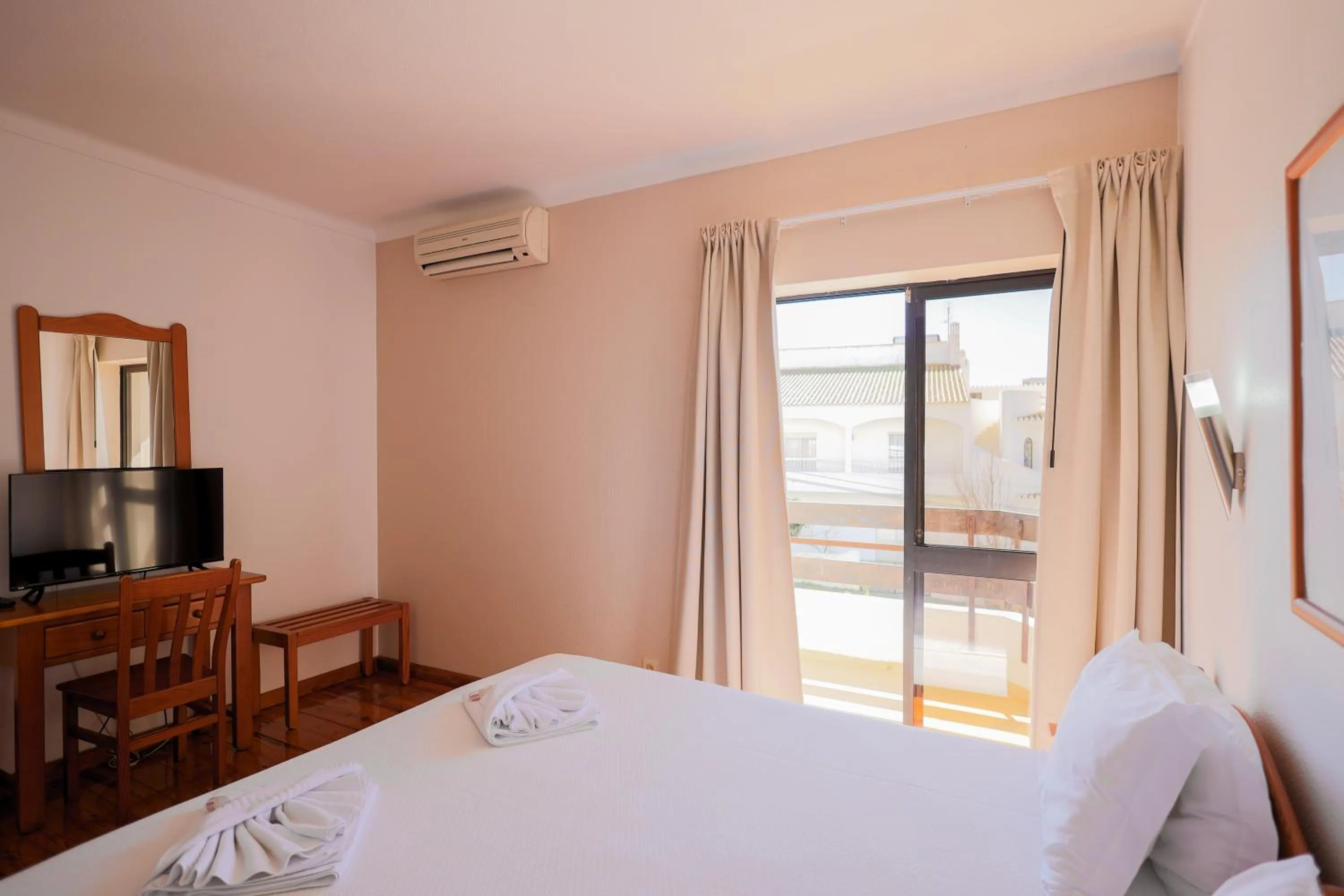 Bed in Portimão Center Hotel by Umbral