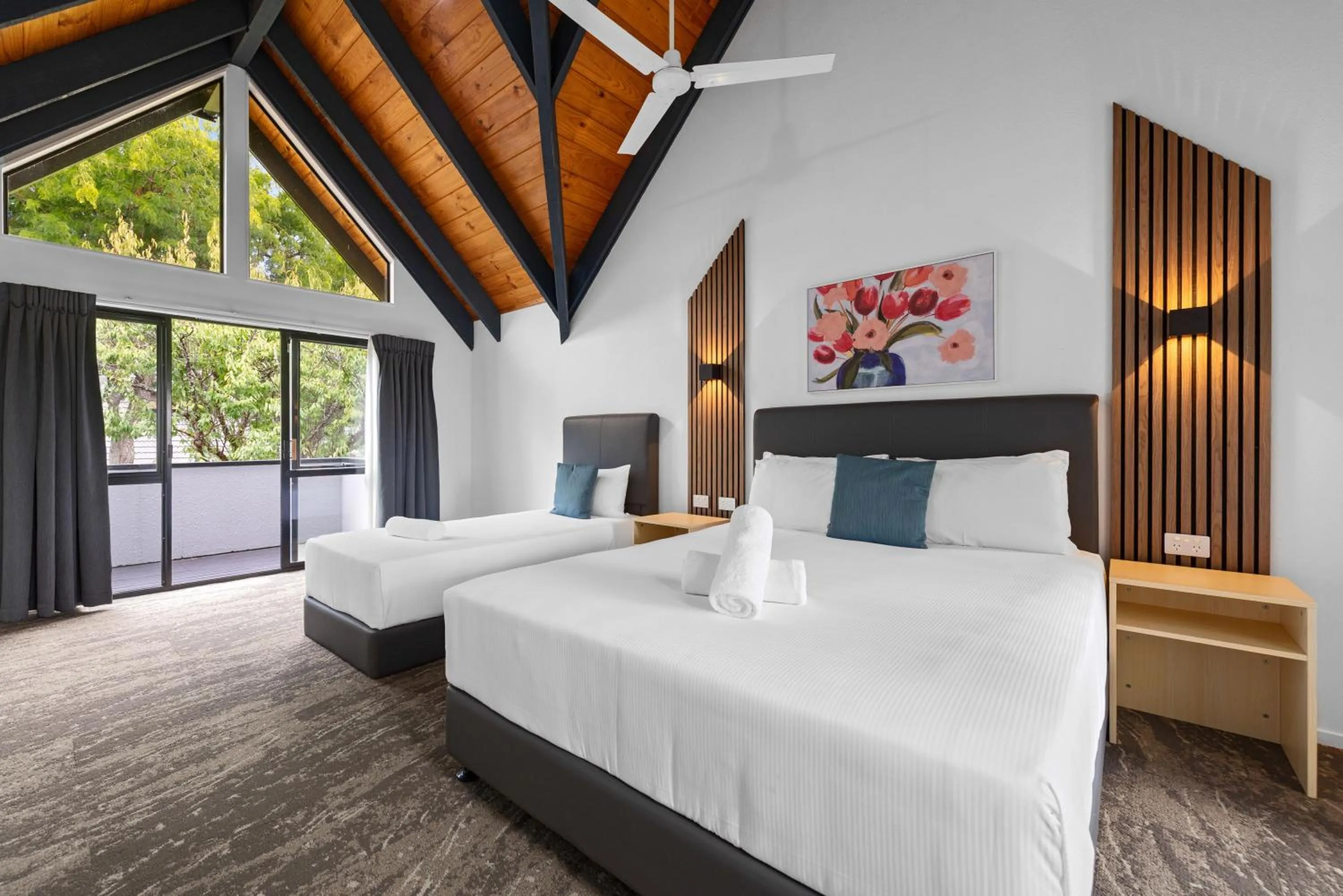 Bed in Wylie Court Motor Lodge