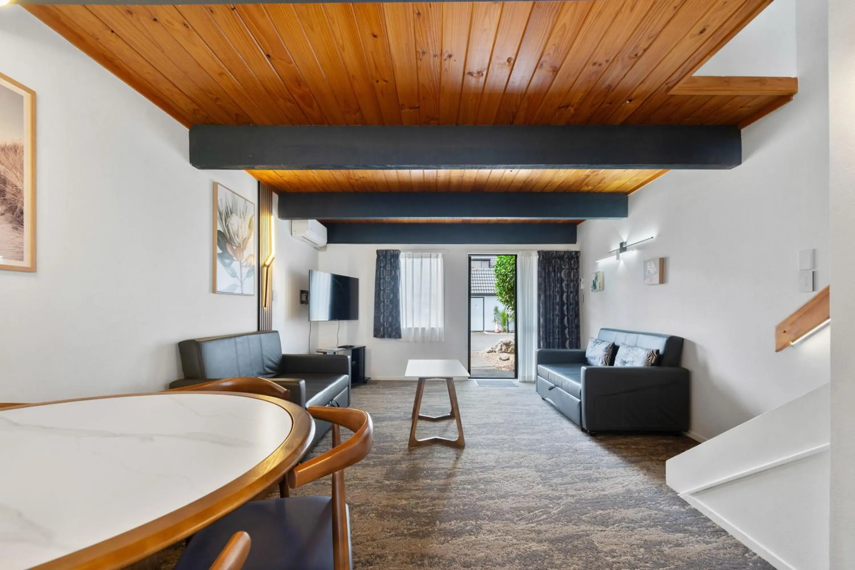 Two Bedroom Apartment with Spa Pool in Wylie Court Motor Lodge Two Bedroom Apartment with Spa Pool in Wylie Court Motor Lodge