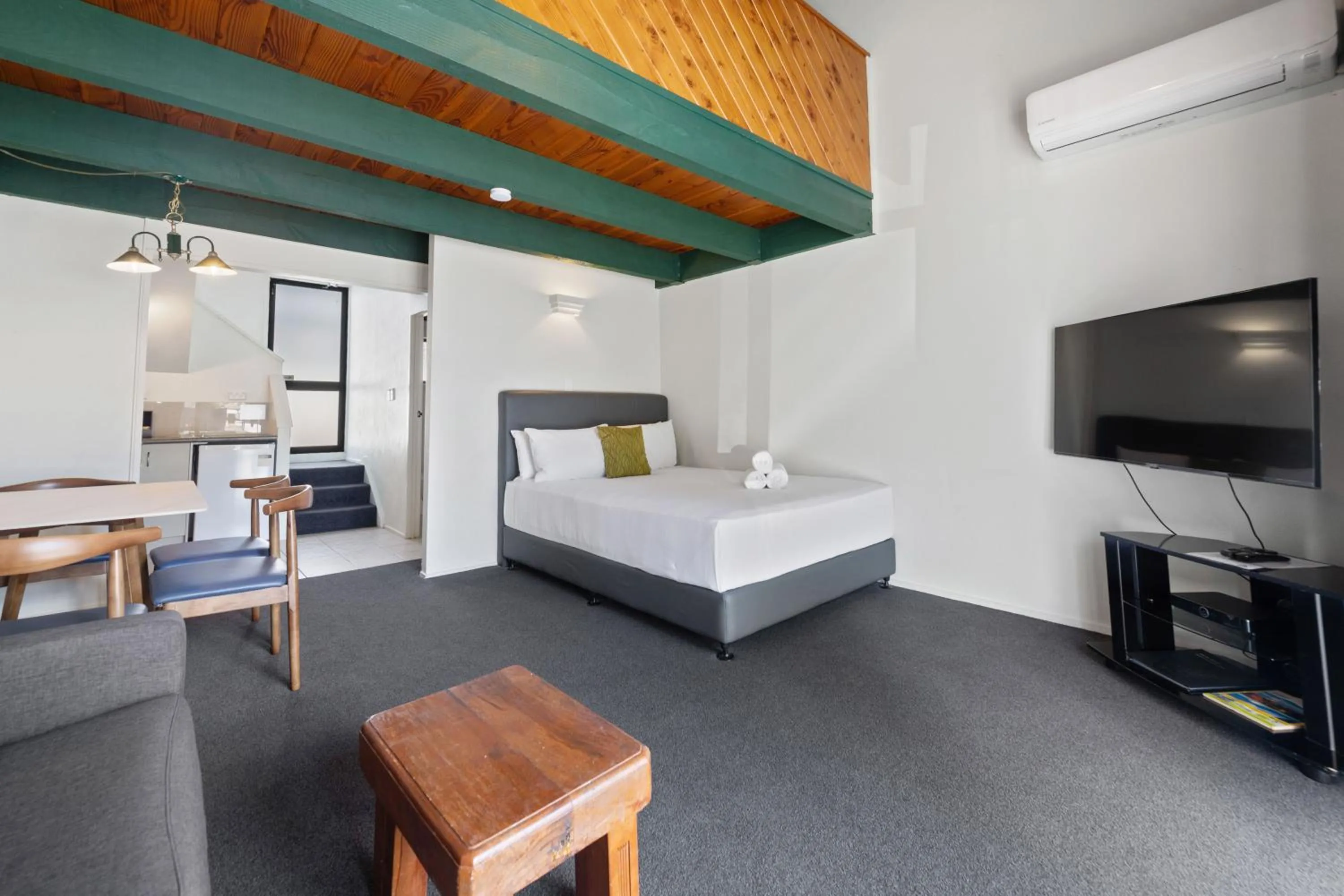 Bed in Wylie Court Motor Lodge