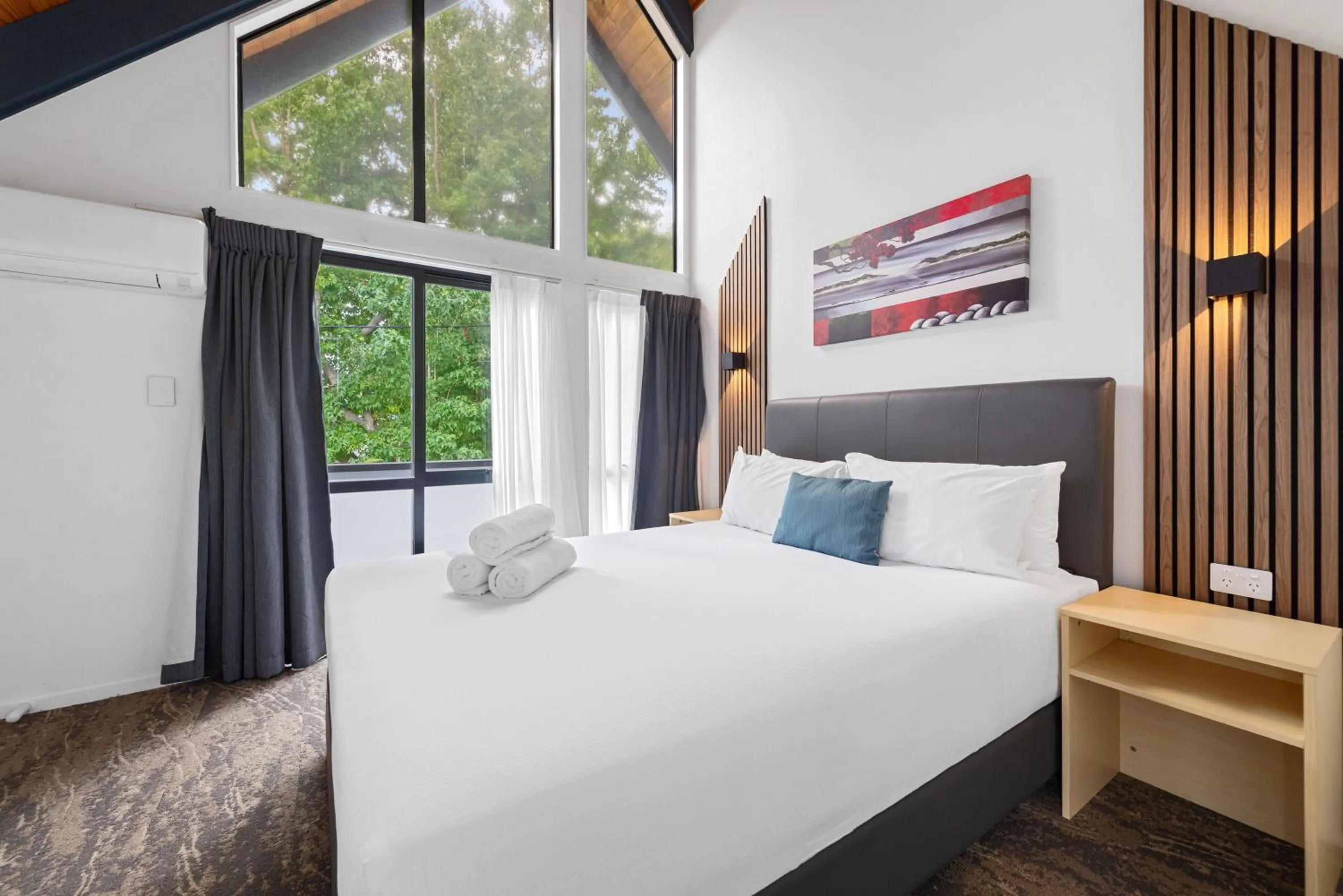 Bed in Wylie Court Motor Lodge