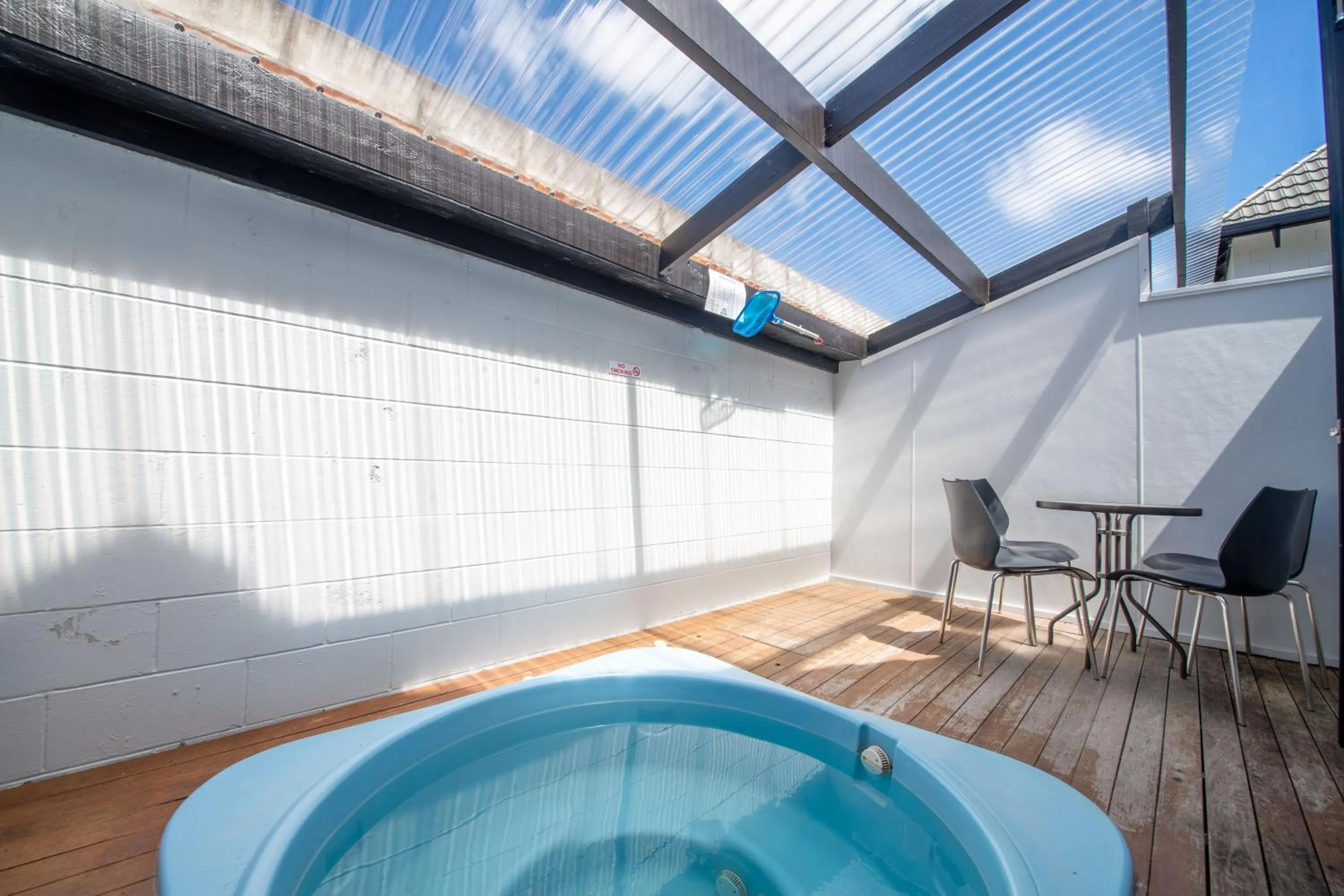 Patio in Wylie Court Motor Lodge