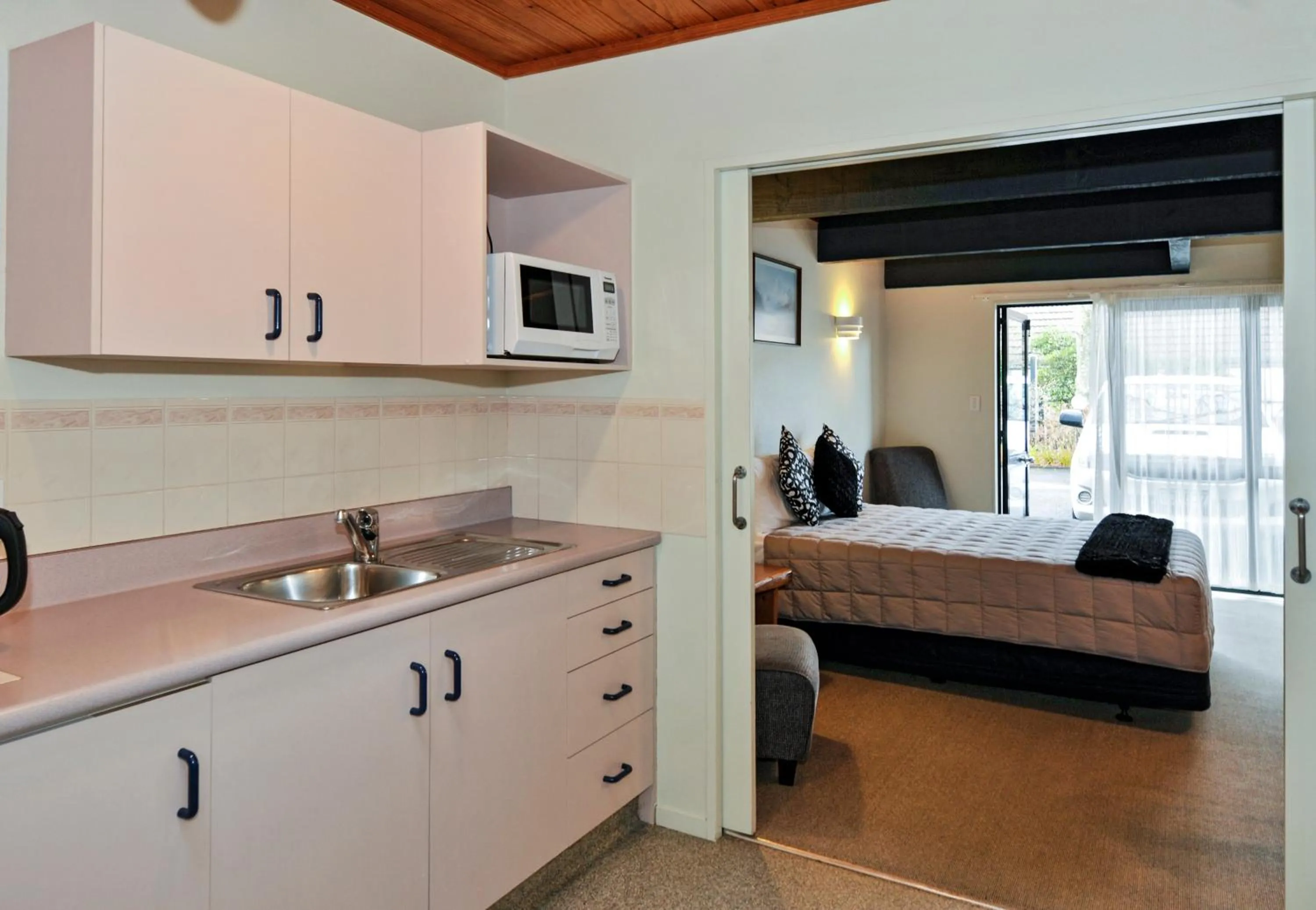 Executive Studio with Spa Pool in Wylie Court Motor Lodge