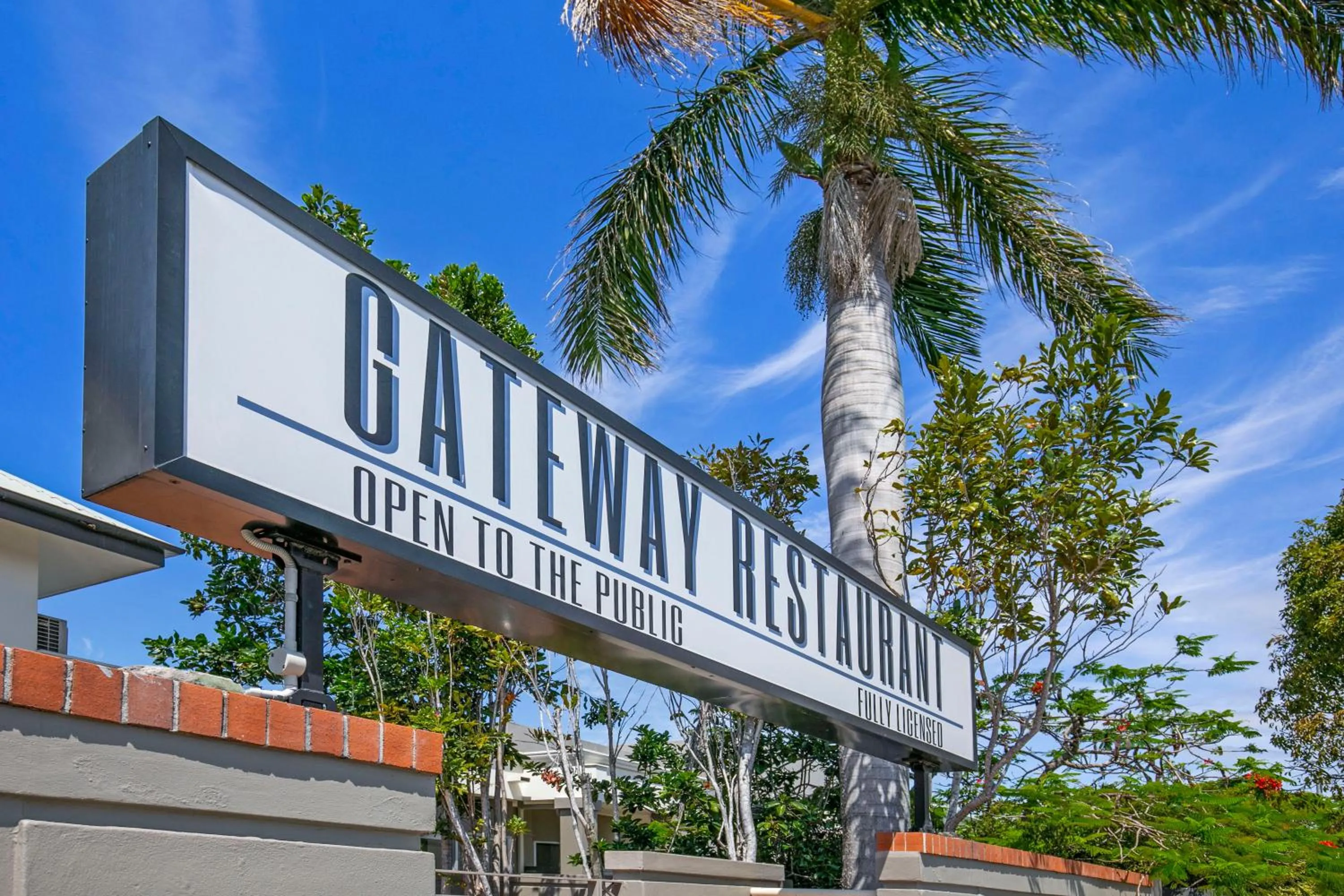 Restaurant/places to eat in Comfort Inn & Apartments Northgate Airport