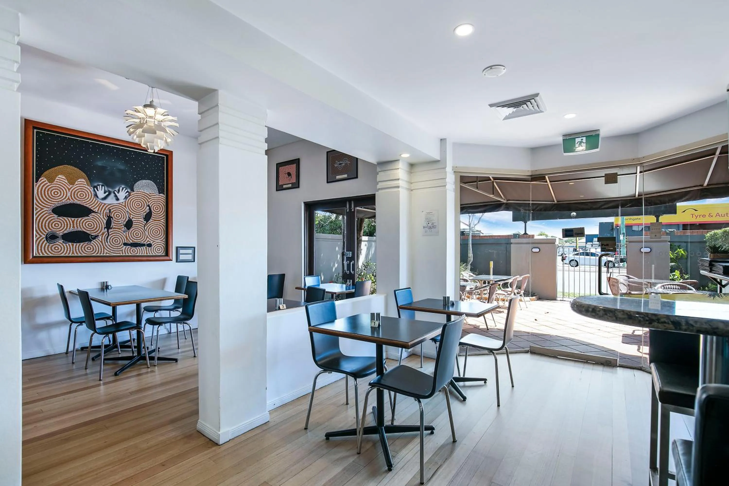 Restaurant/places to eat in Comfort Inn & Apartments Northgate Airport