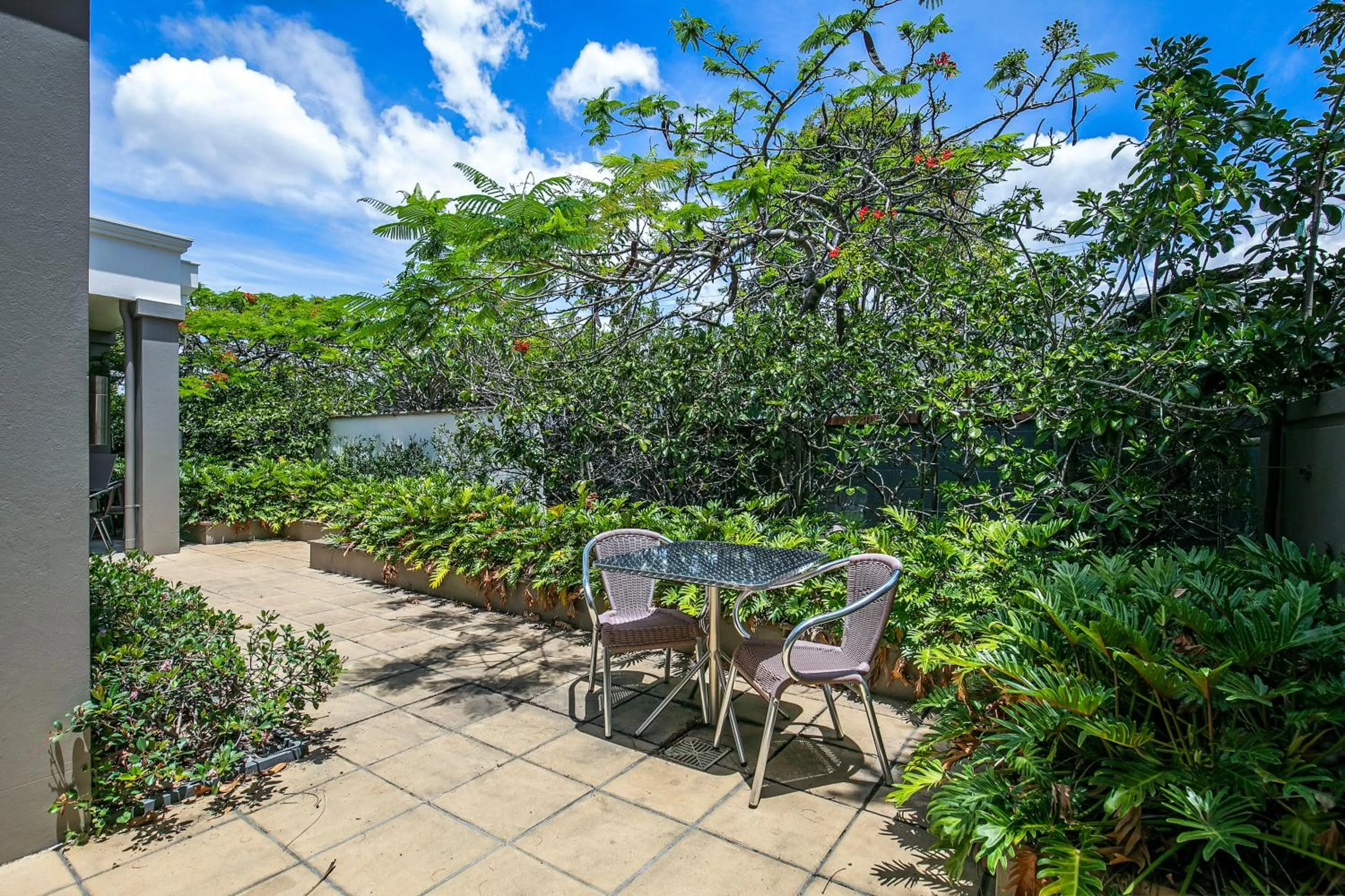 Restaurant/places to eat in Comfort Inn & Apartments Northgate Airport