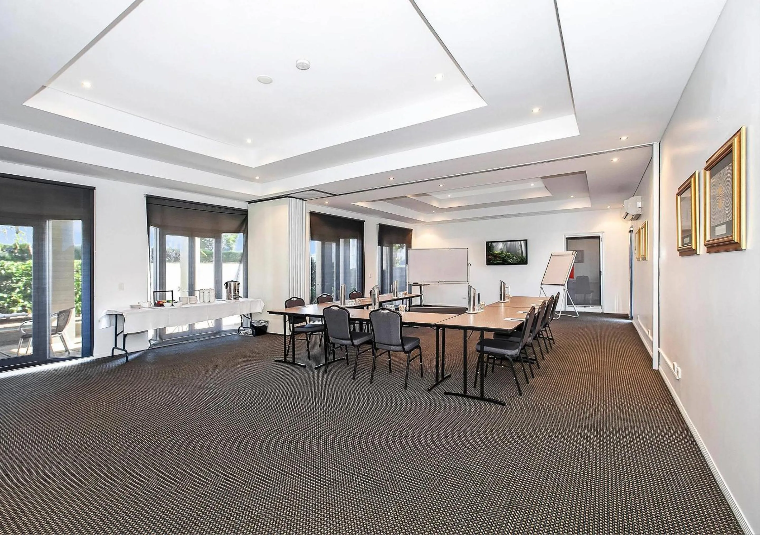 Meeting/conference room in Comfort Inn & Apartments Northgate Airport