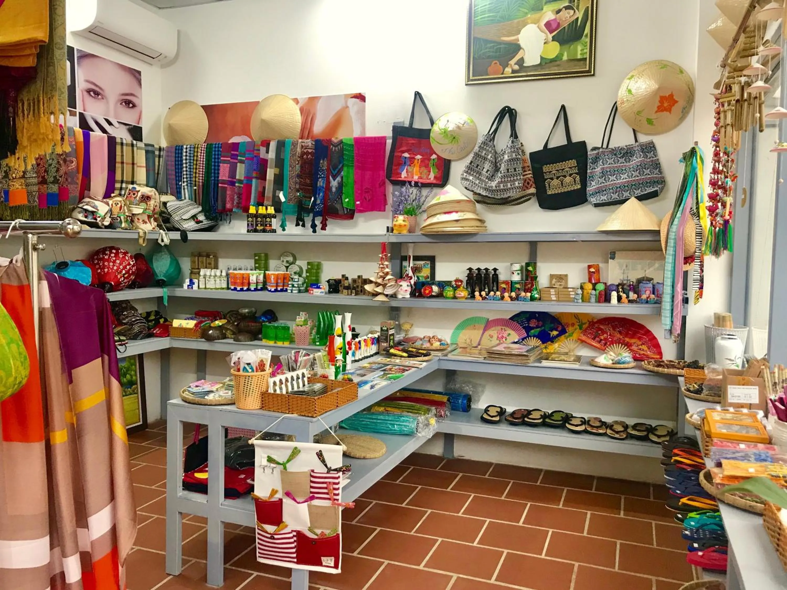 On-site shops in Canary Bungalow