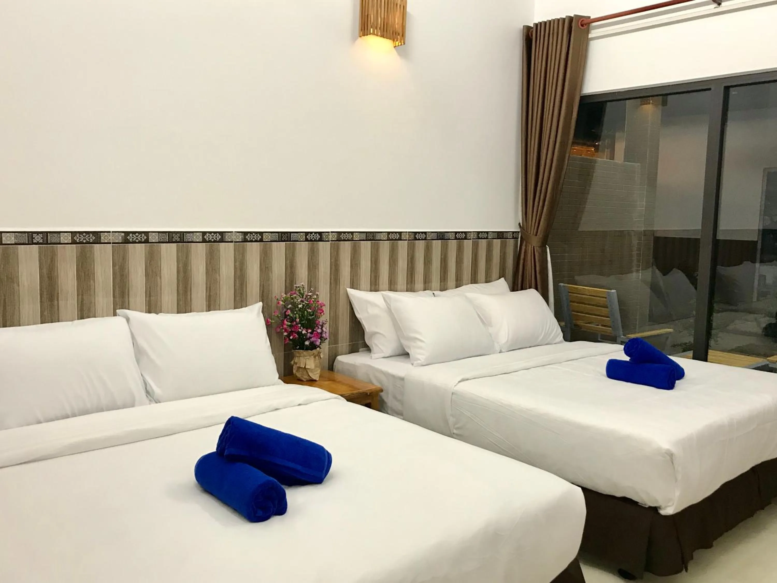 Bedroom, Bed in Canary Bungalow