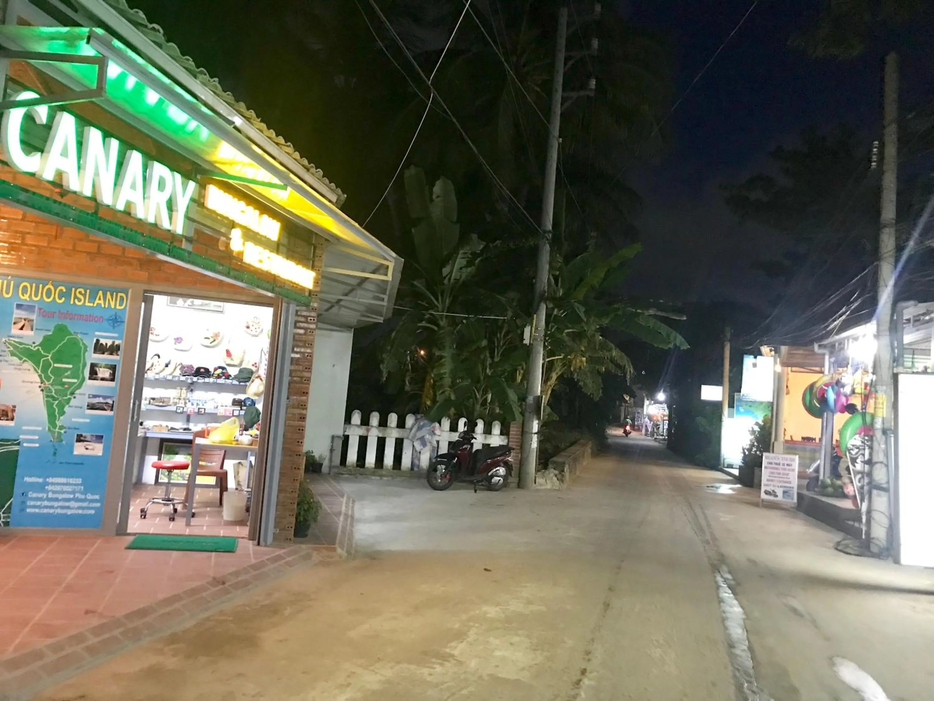Facade/entrance in Canary Bungalow