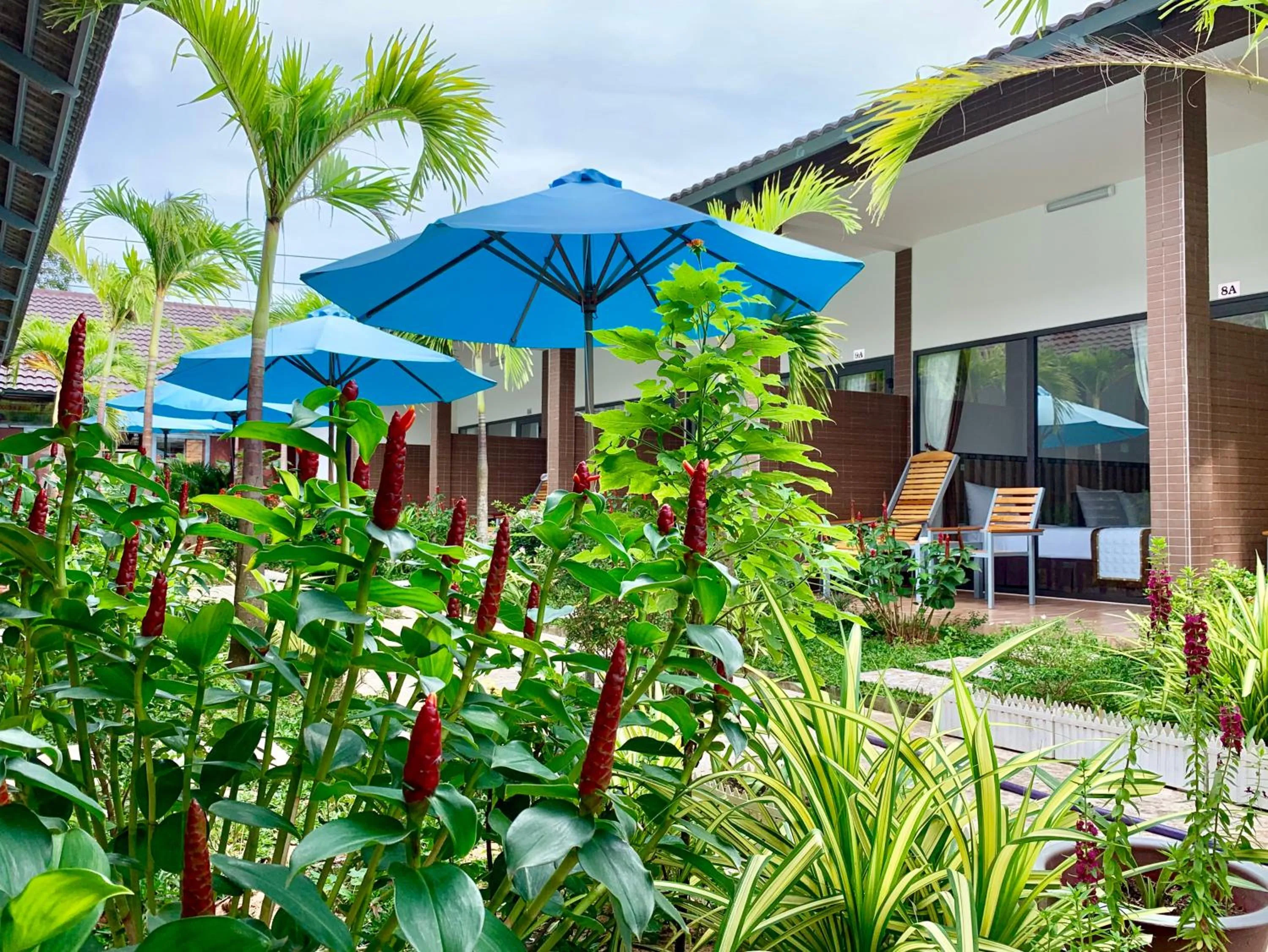 Facade/entrance in Canary Bungalow