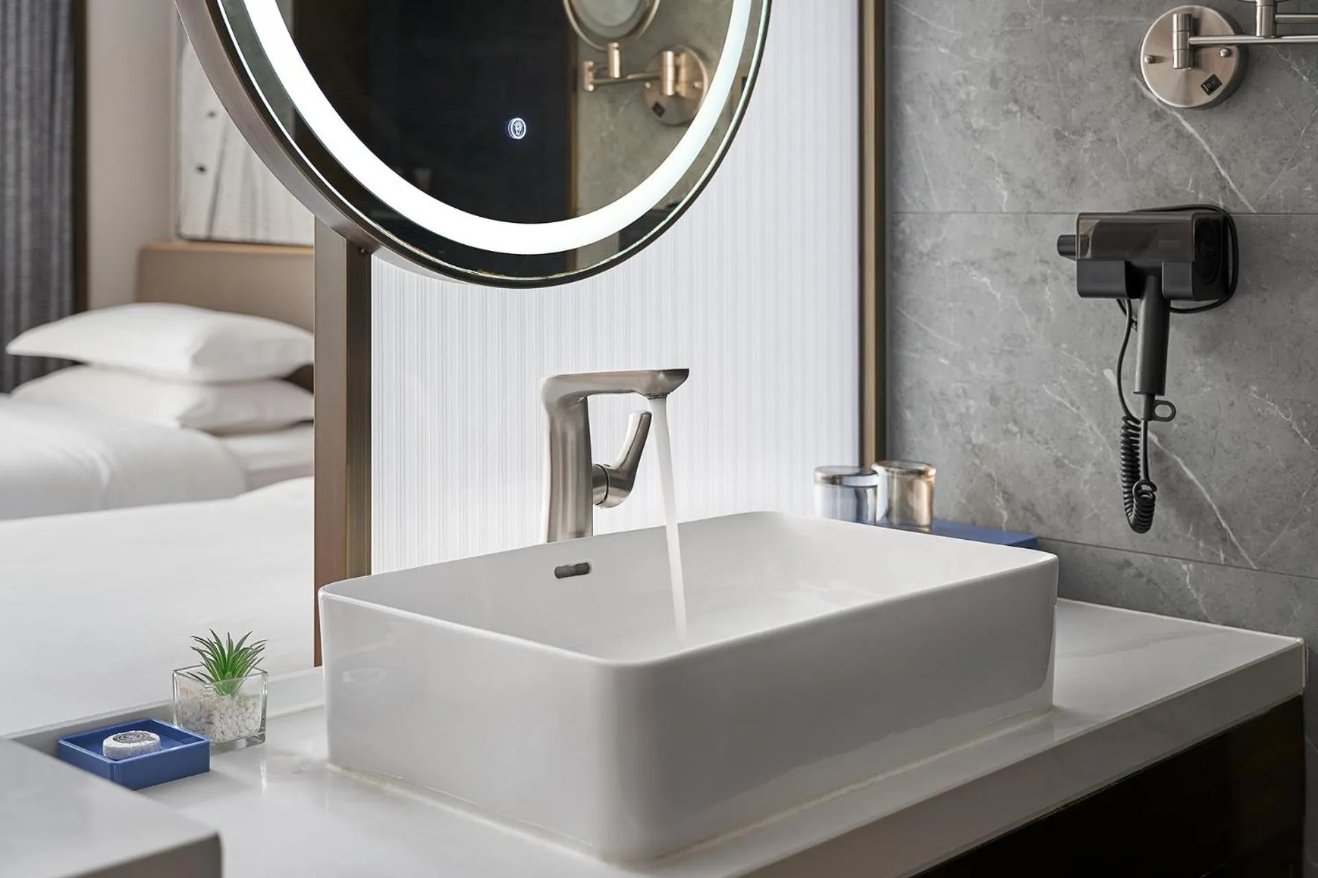 hair dryier, Bed in Fengyue Light Shang Hotel Guangzhou Baiyun Airport Store