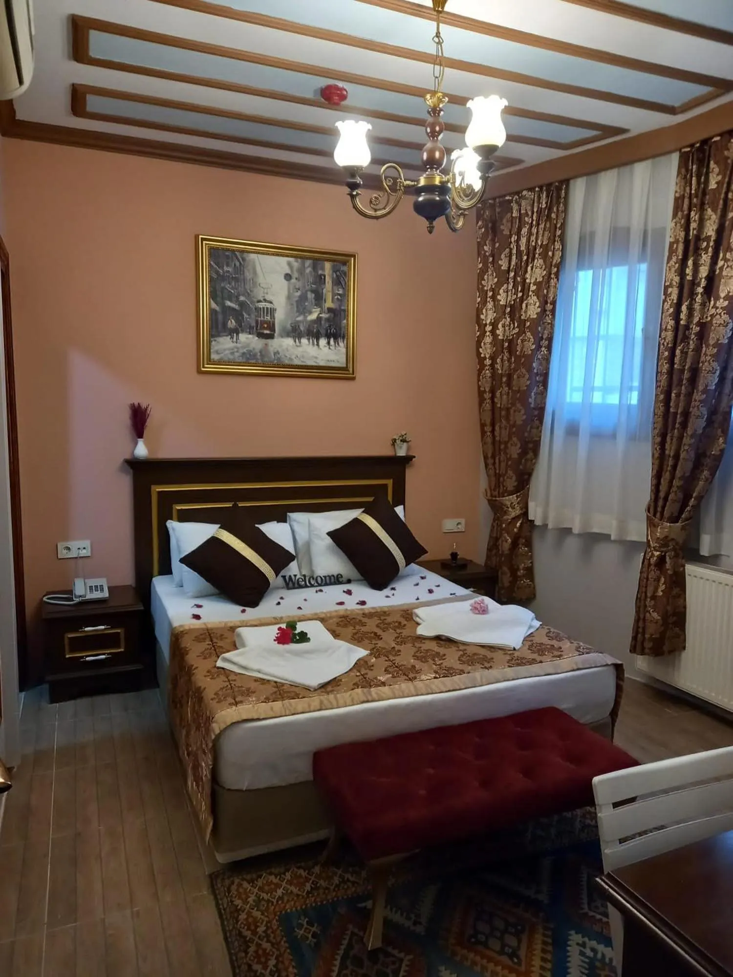 Photo of the whole room, Bed in Emirhan Hotel, Sultanahmet