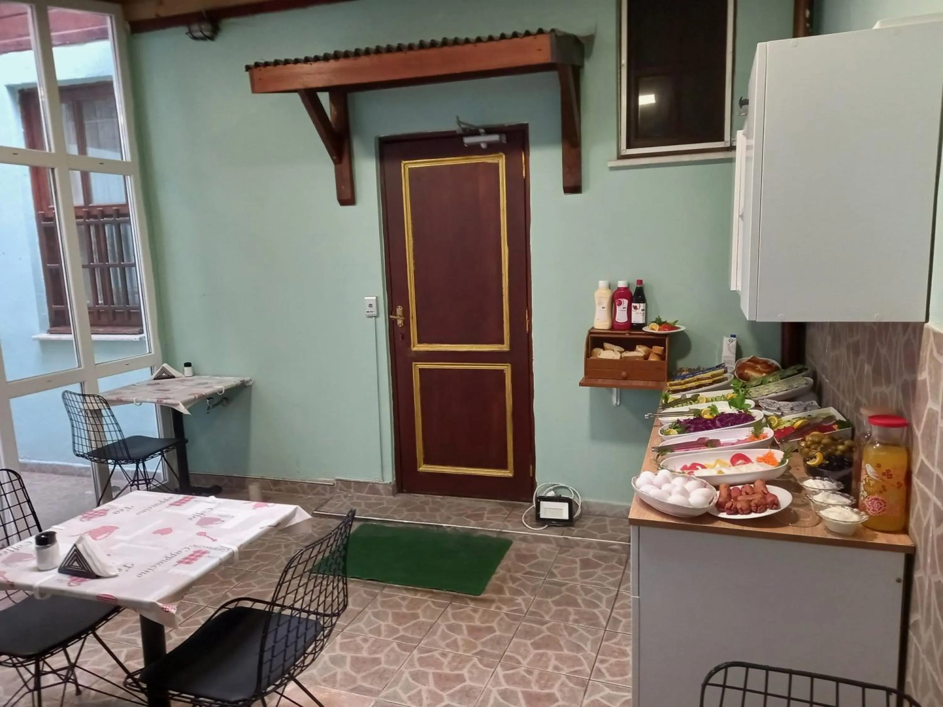 Breakfast in Emirhan Hotel, Sultanahmet