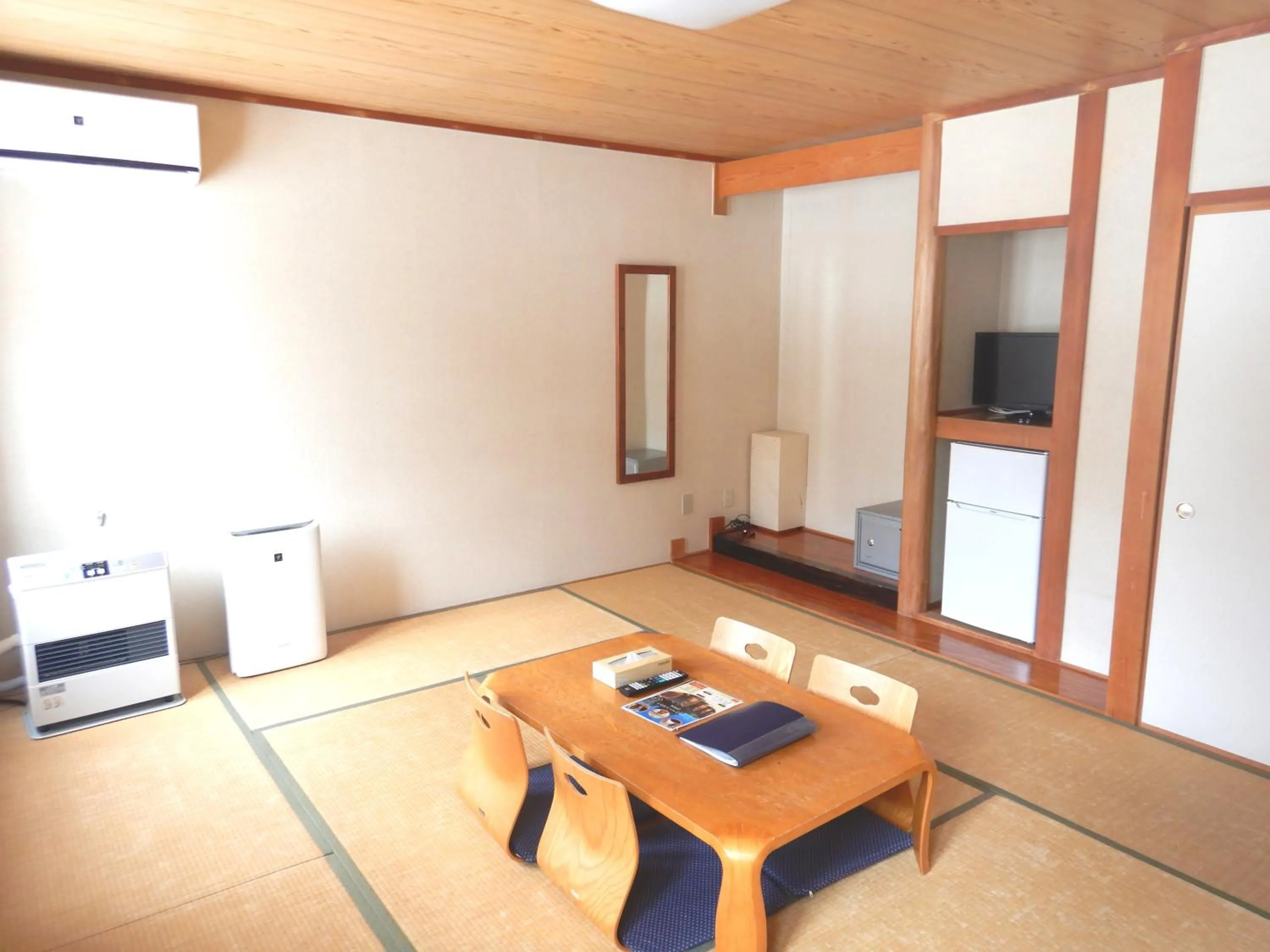 TV and multimedia in Petit Hotel Gracey Tomamu