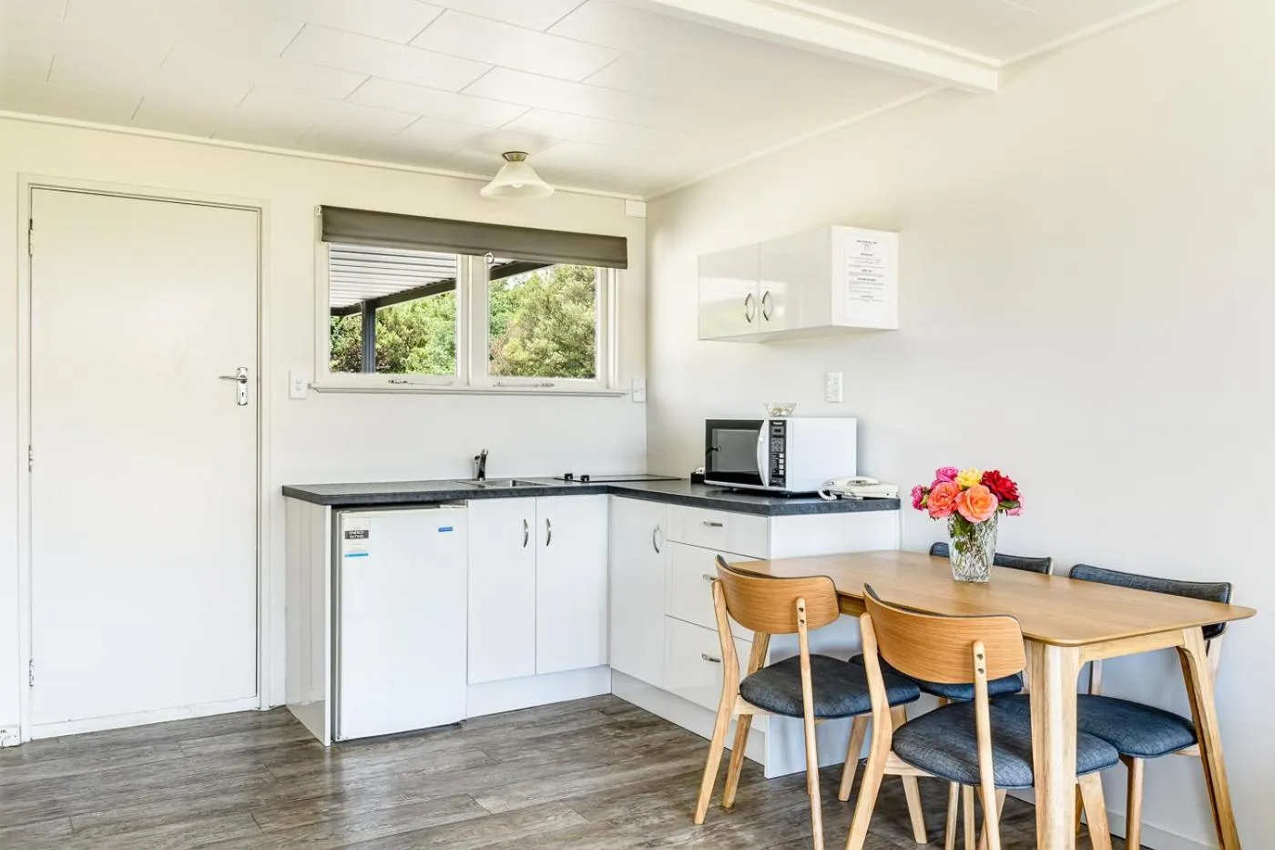 Kitchen or kitchenette in Motueka Garden Motel