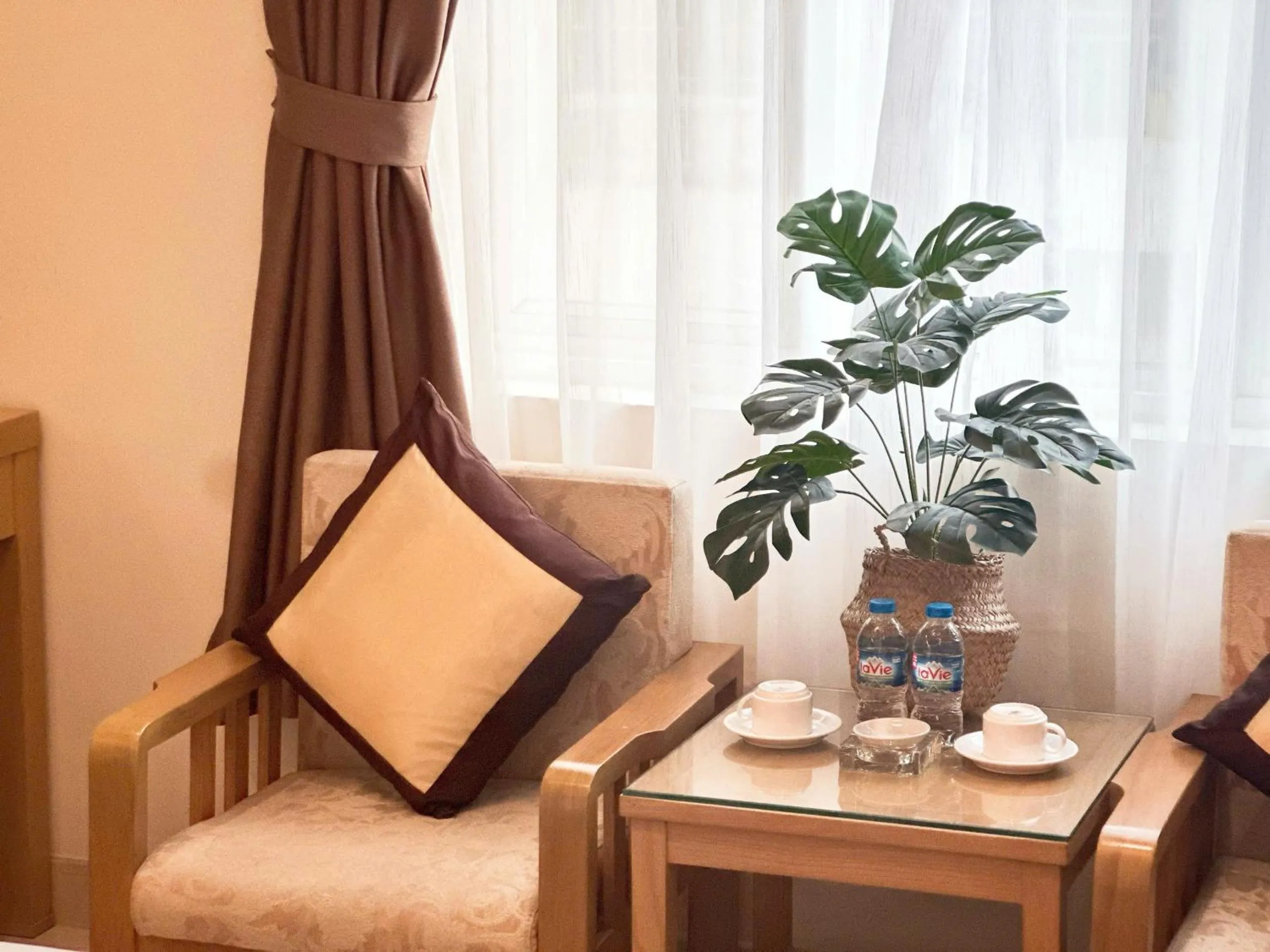 Seating area in Vuong Tai Hotel