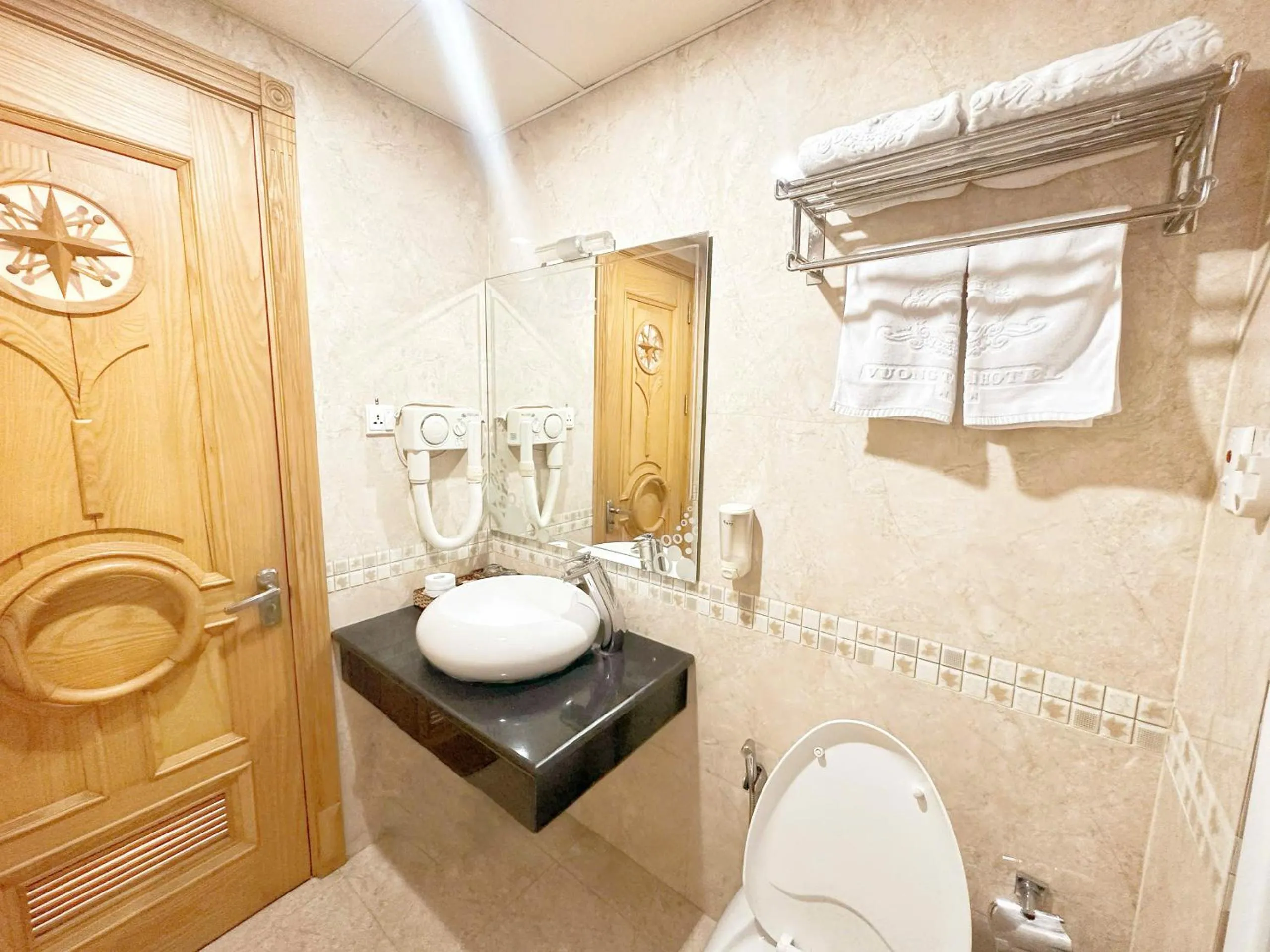 Bathroom in Vuong Tai Hotel