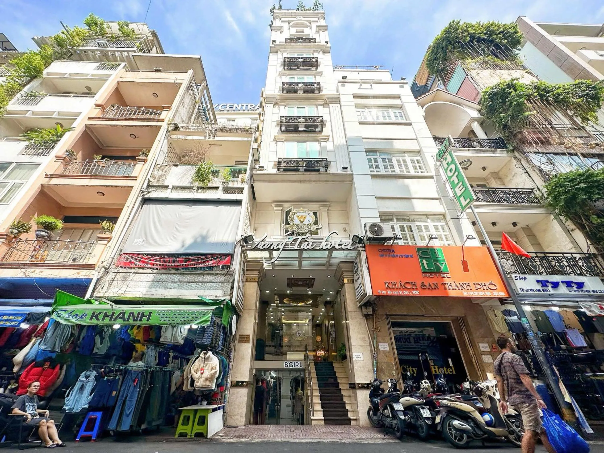 Street view in Vuong Tai Hotel