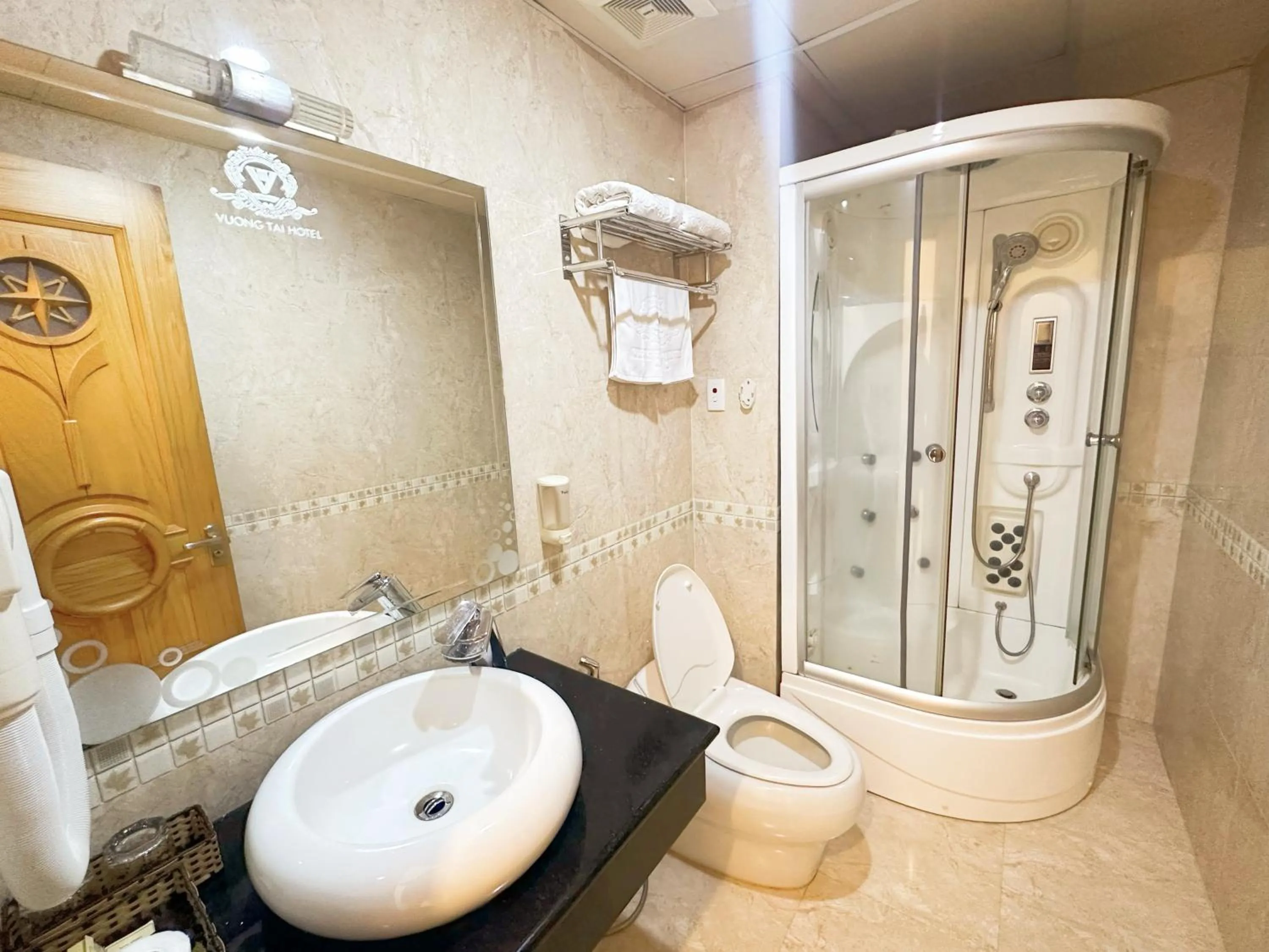 Bathroom in Vuong Tai Hotel