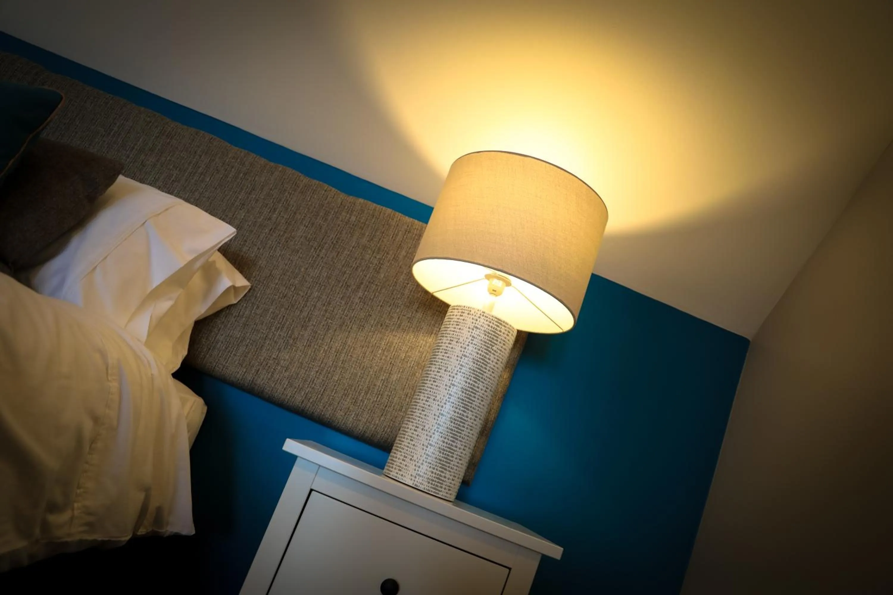 Bedroom, Bed in Bay and Bridge