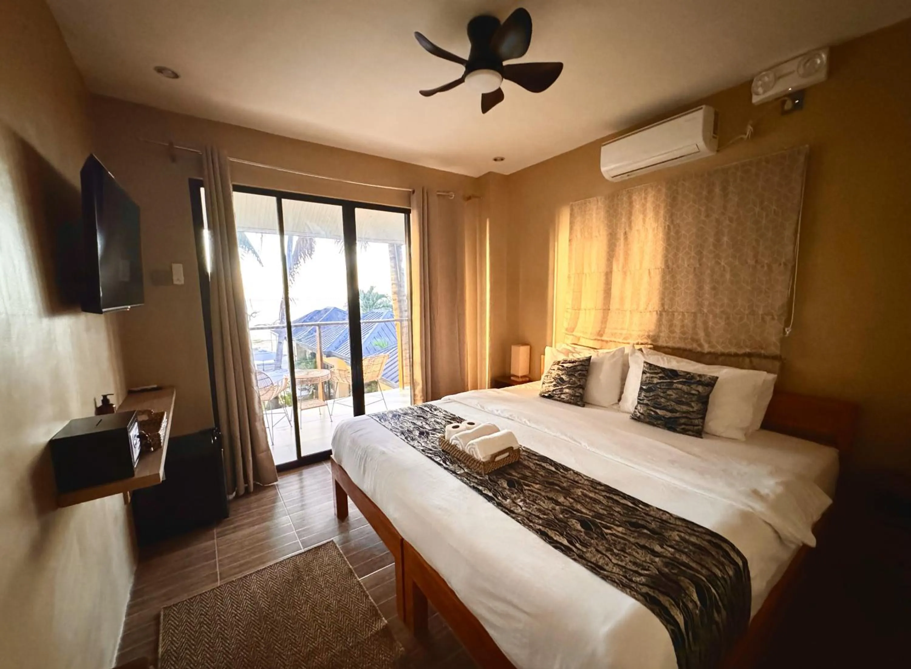 Bed in Southseas Beach Resort and Dive Center