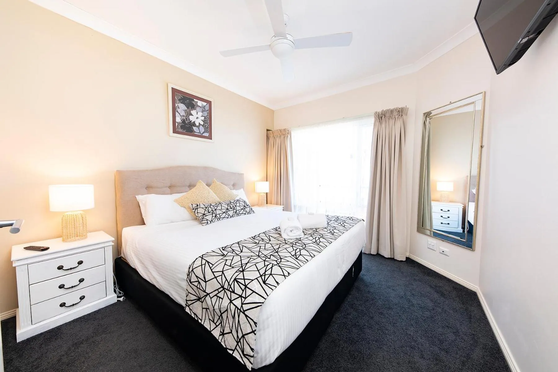 Bed in Meridian Beachside Apartments