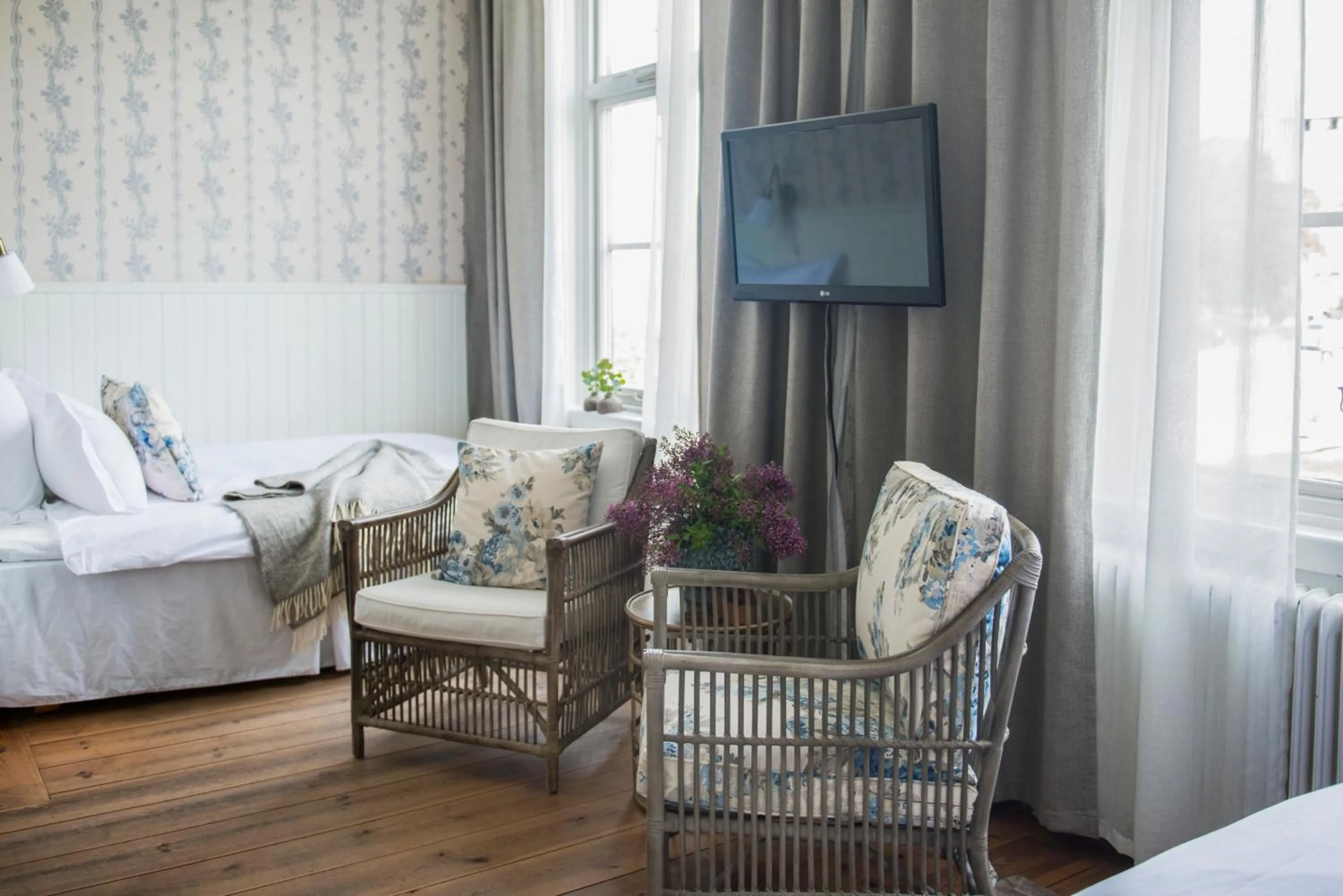 Seating area, Bed in Villa Alma