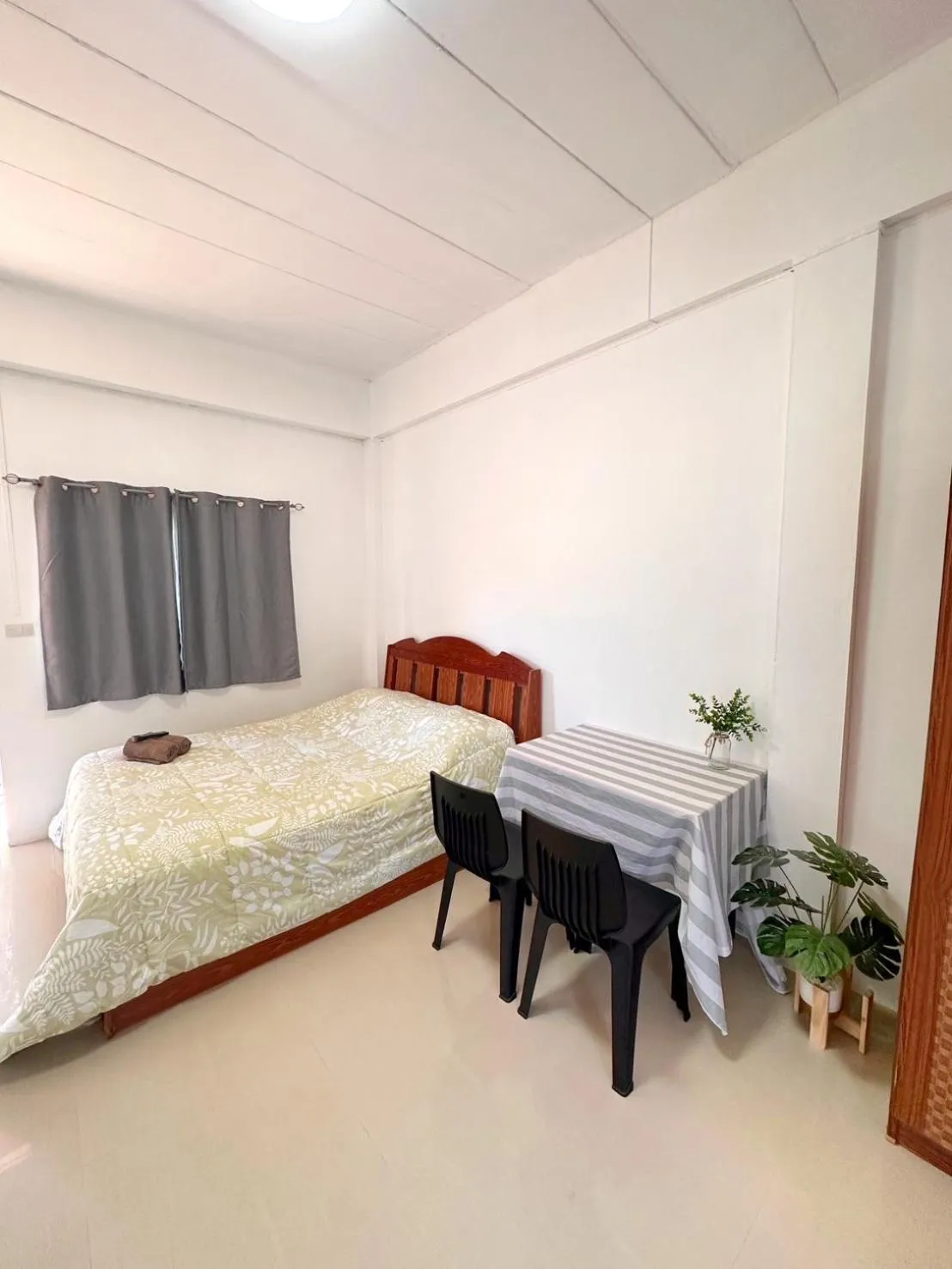 Bed in Bansuanrimnam Pakchong Resort