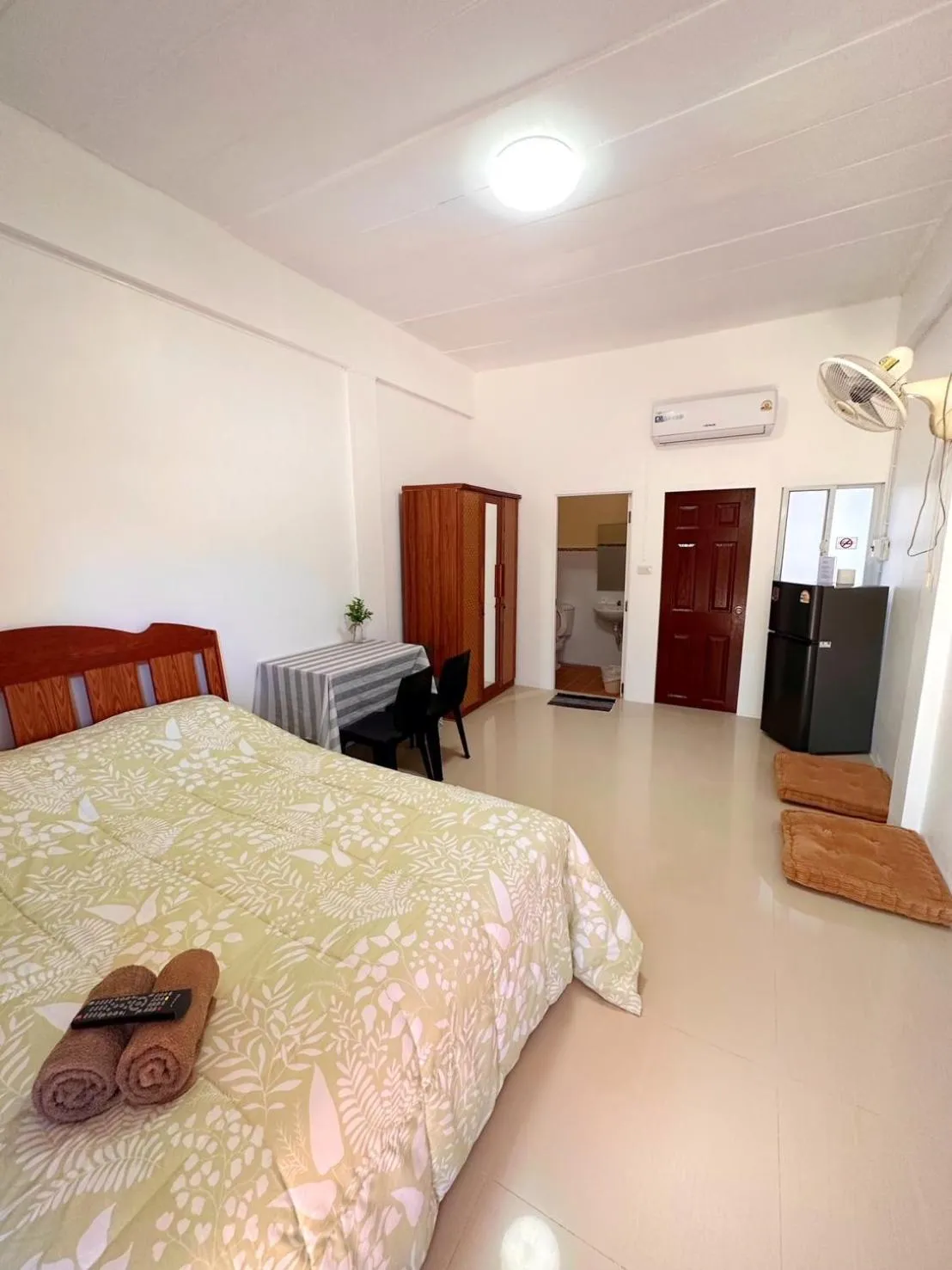 Photo of the whole room, Bed in Bansuanrimnam Pakchong Resort