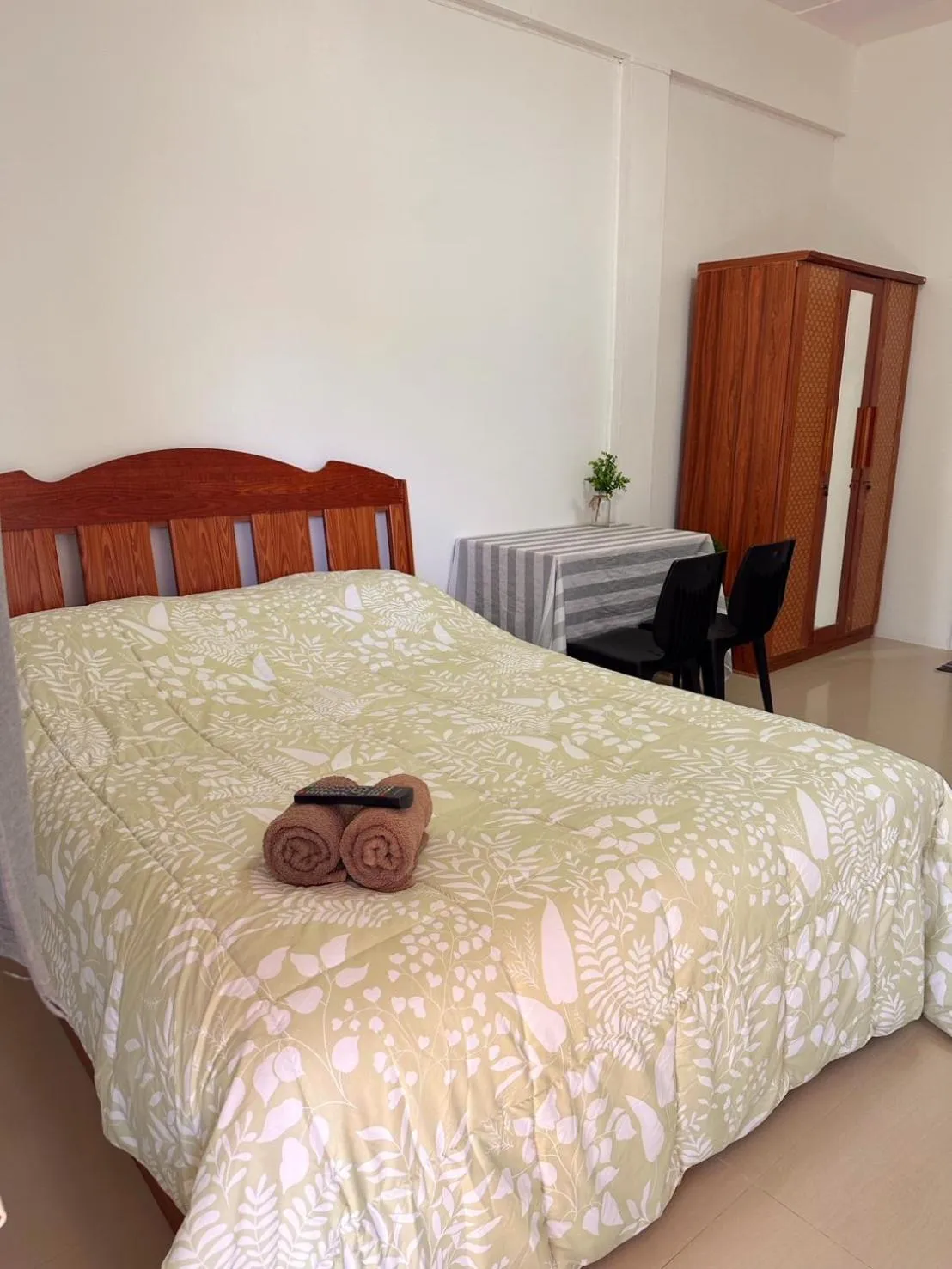 Bed in Bansuanrimnam Pakchong Resort