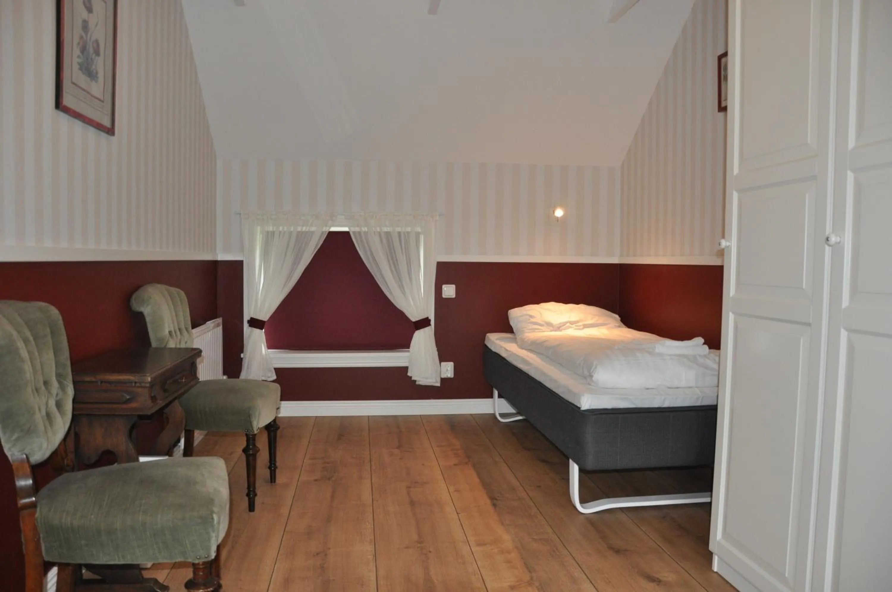 Photo of the whole room in Kröken