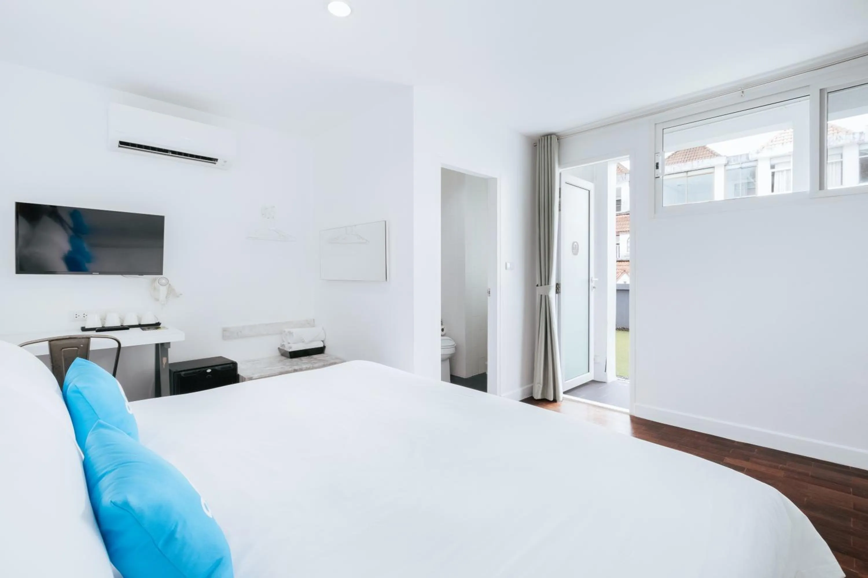 Bed in Blu Monkey Bed & Breakfast Phuket