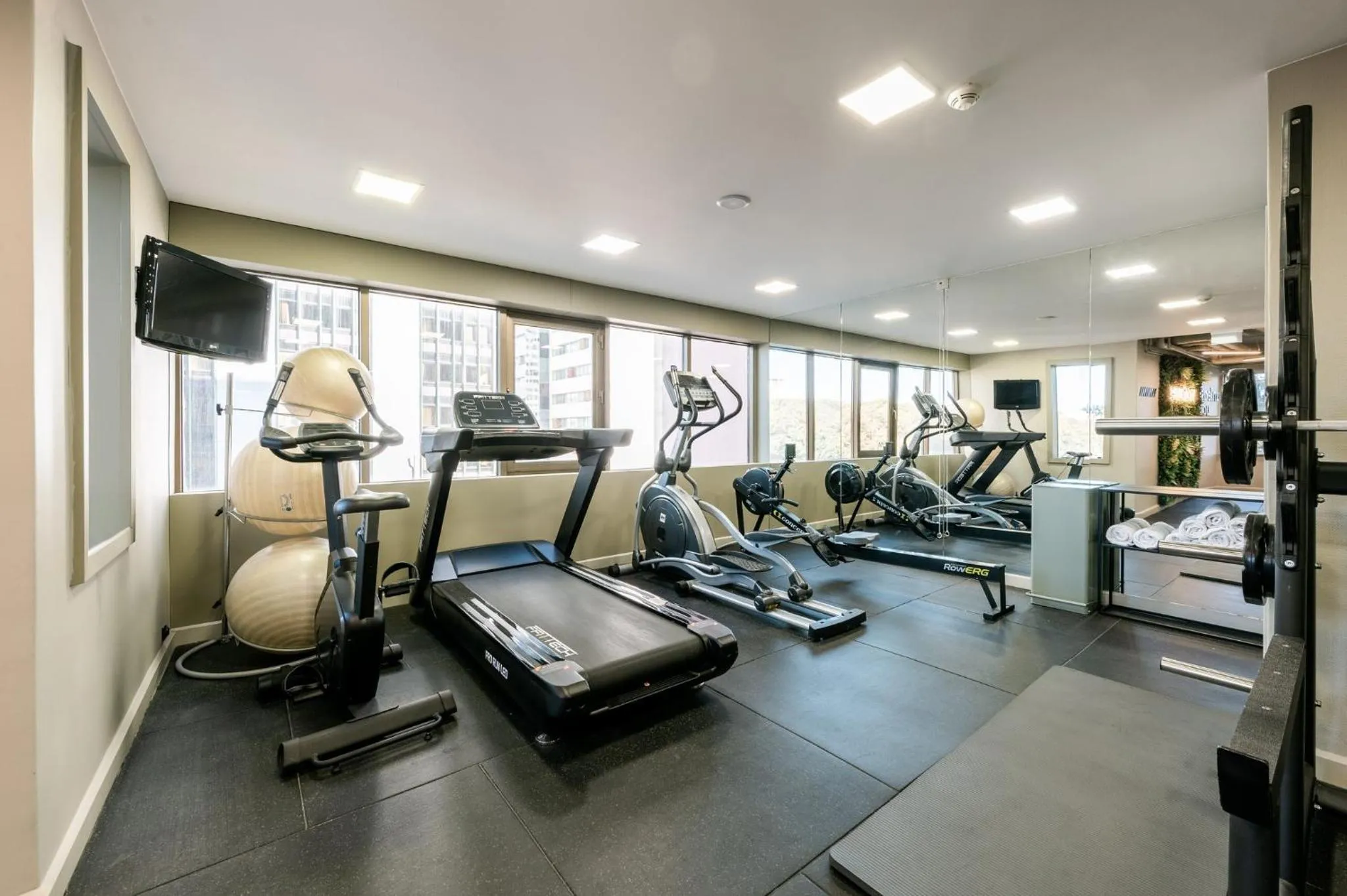 Fitness centre/facilities in Holiday Inn Lisbon-Continental by IHG