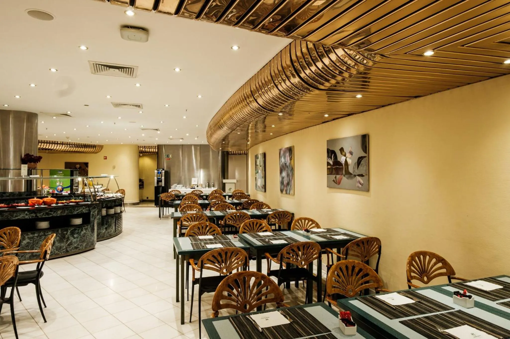 Restaurant/places to eat in Holiday Inn Lisbon-Continental by IHG