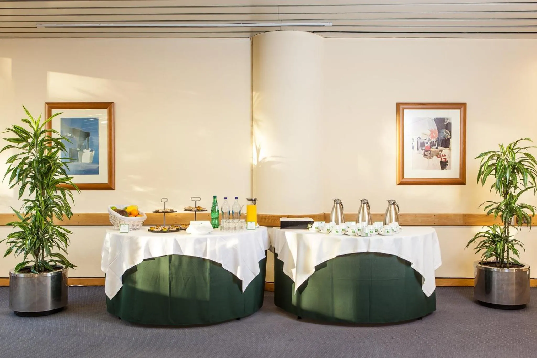 Meeting/conference room in Holiday Inn Lisbon-Continental by IHG